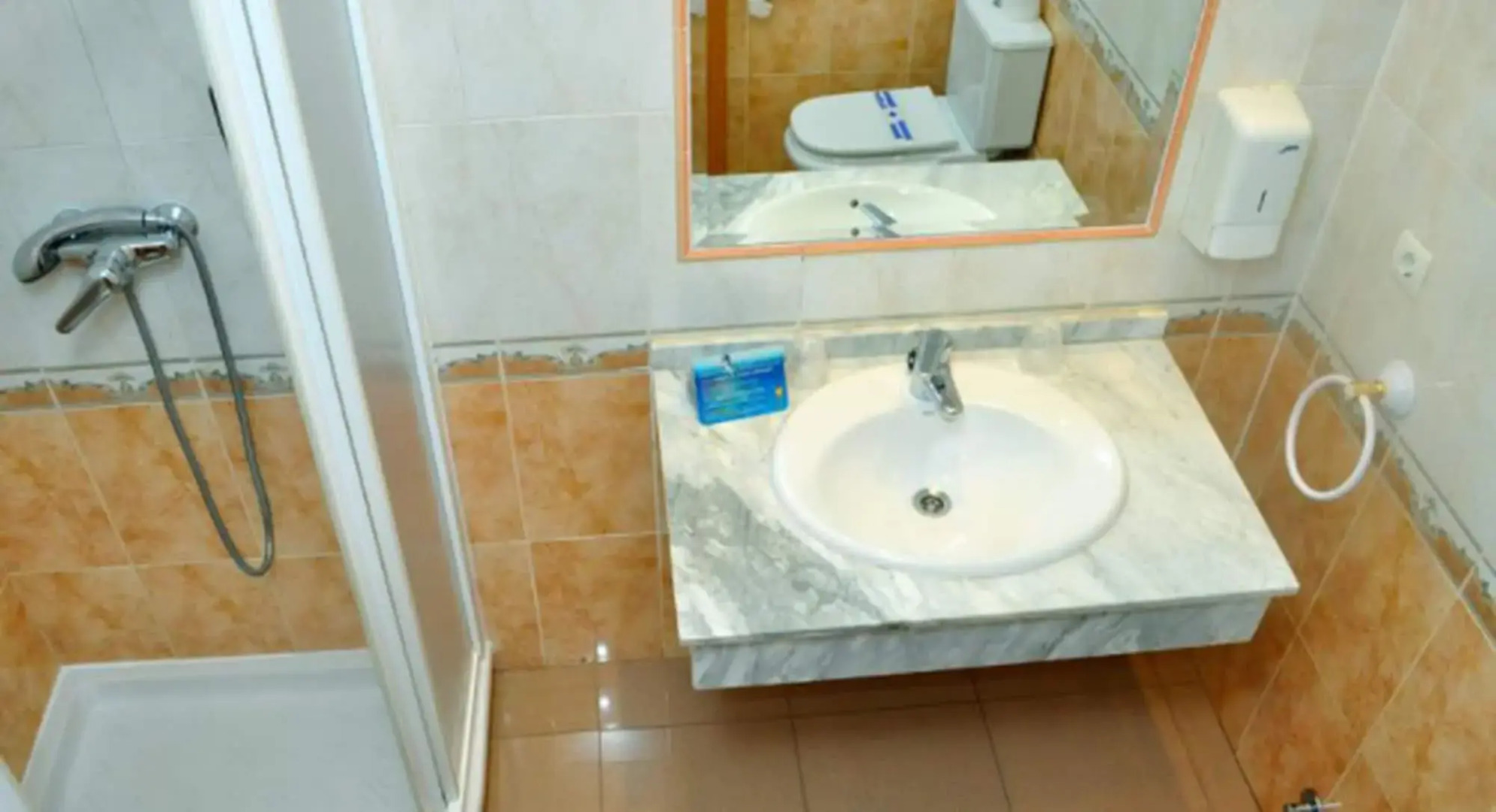 Hostal Valdepeñas by Bossh Hotels