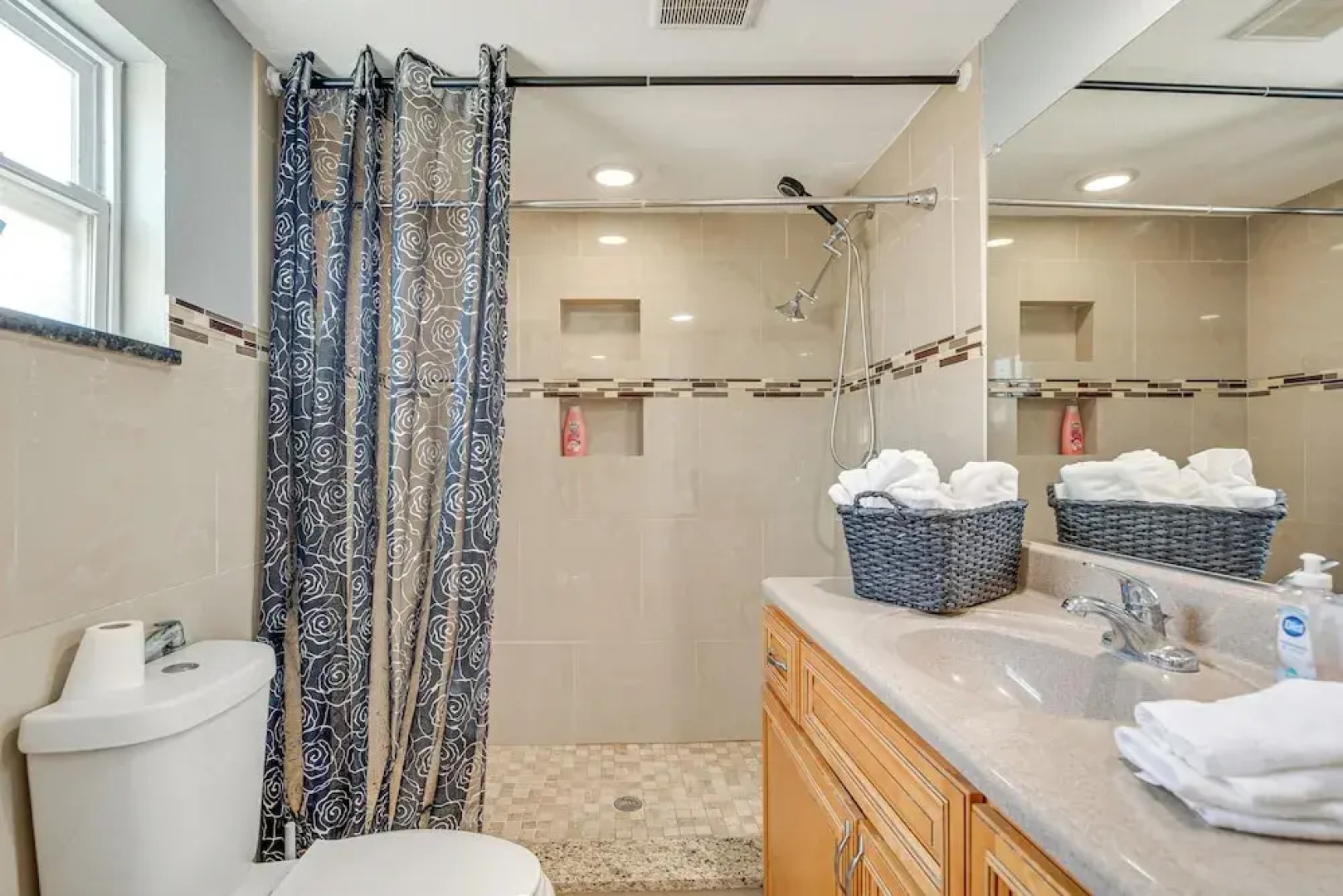 8 Mi to Sunset Beach: Home w/ Large Patio + Pool!