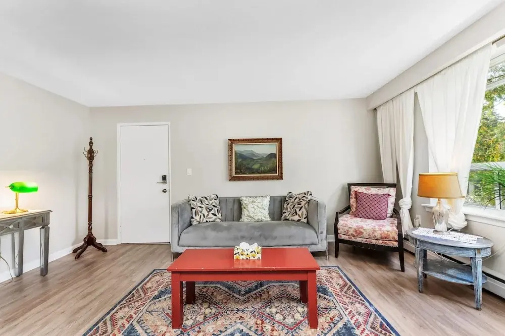 Private 2bdrm Newly Renovated - Furnished apt - U3