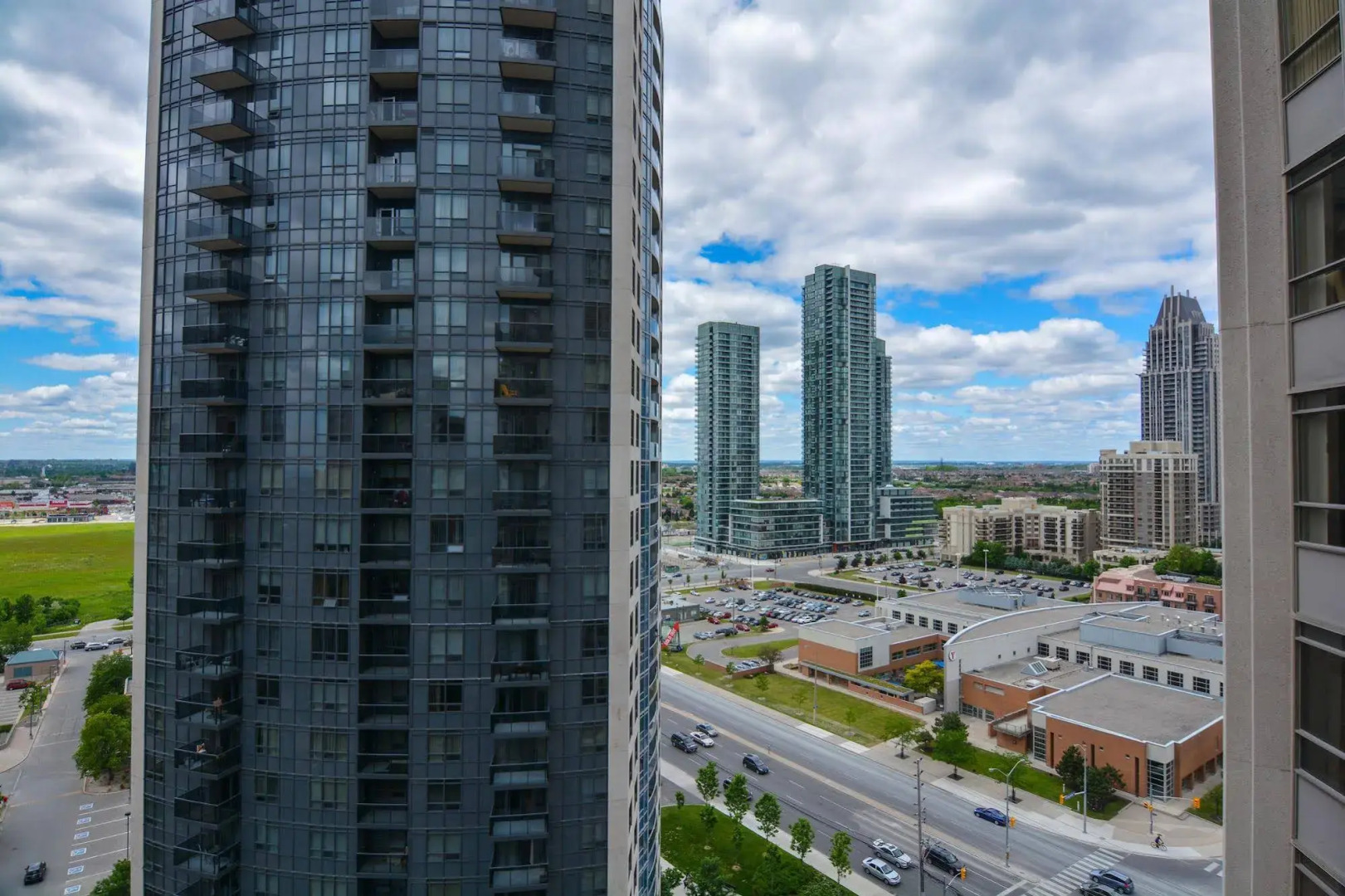 Maplewood Suites - Square One