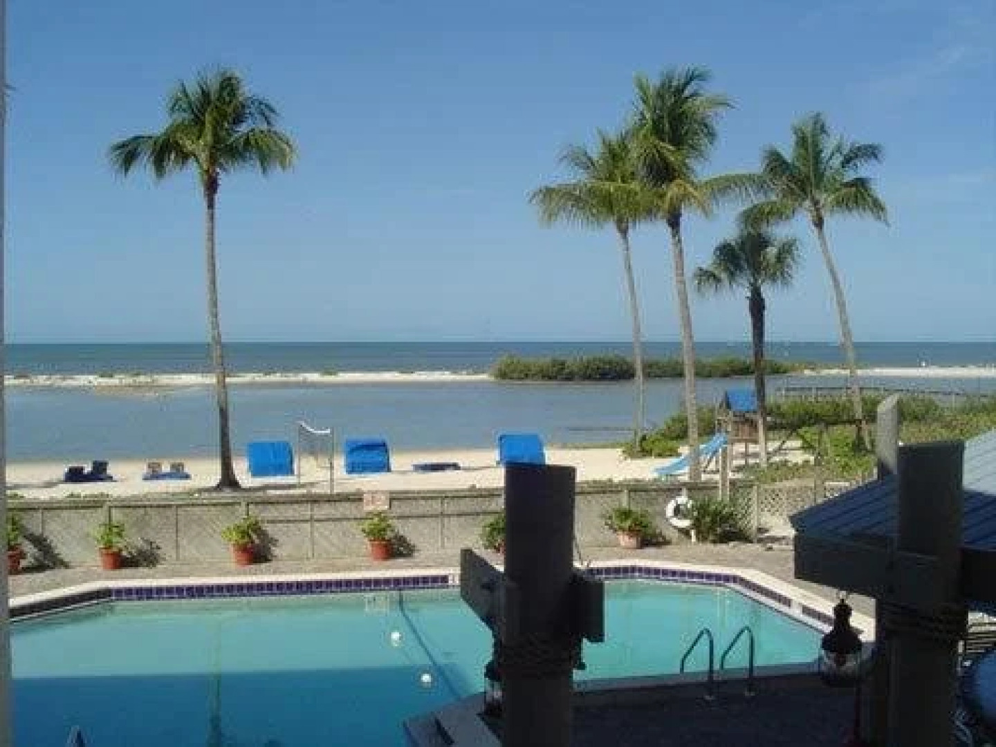 Mariners Boathouse and Beach Resort