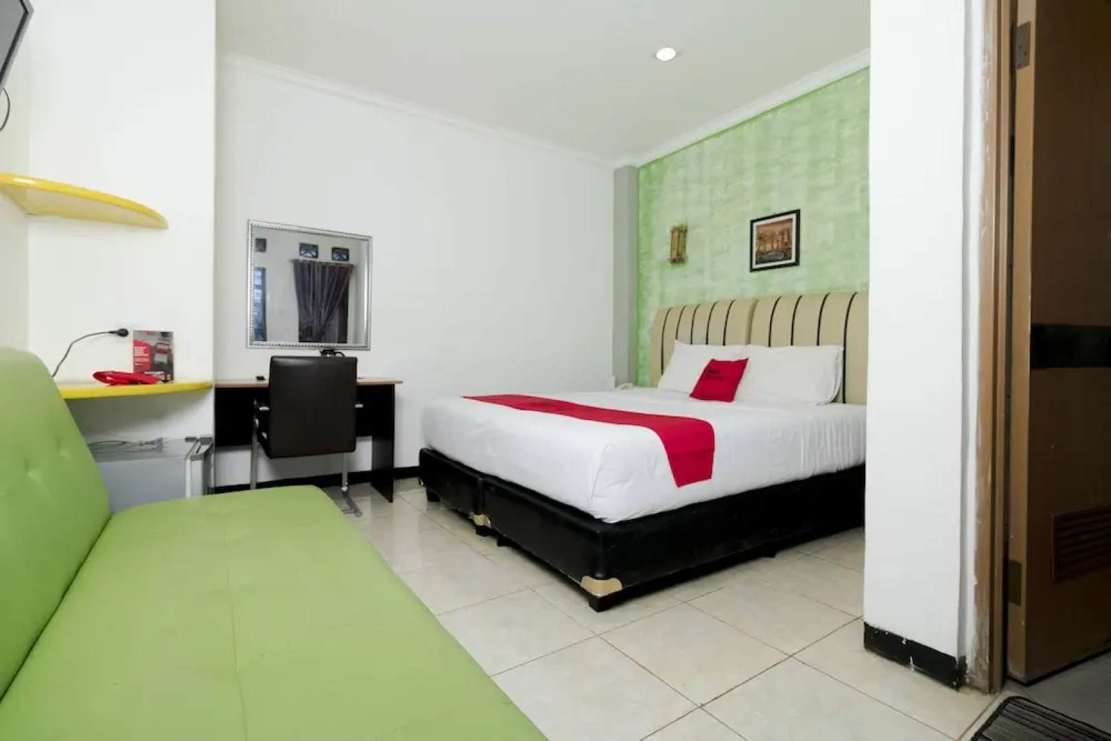 RedDoorz @ Megamendung