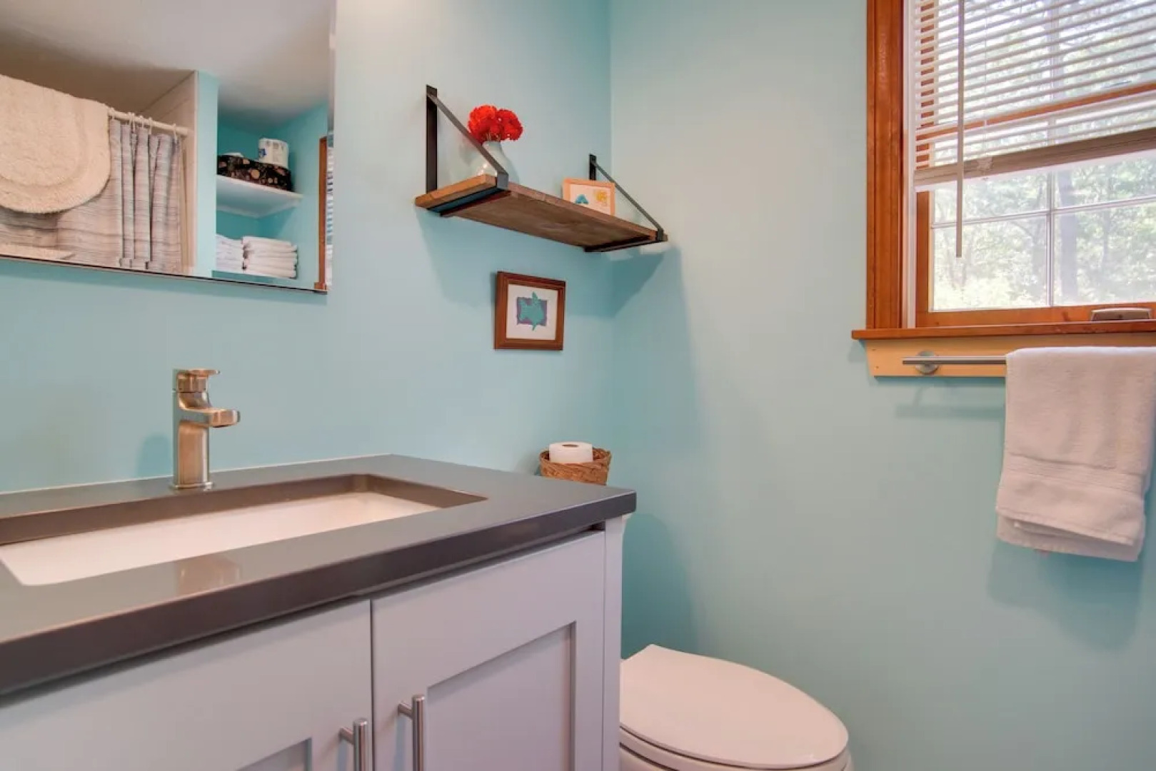 3 Mi to Beach & Town: Martha's Vineyard Home