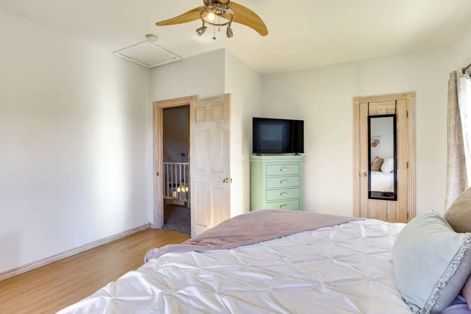 Spacious Cabin w/ Views, Near Lake Lawtonka!