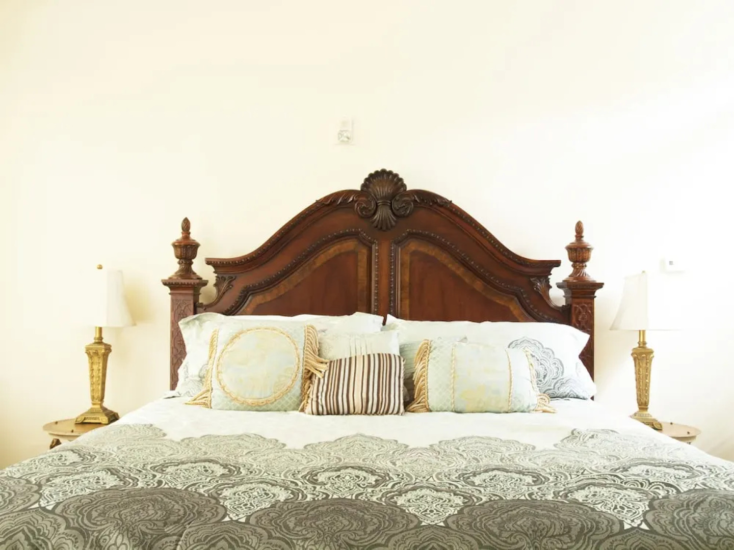 The Magnolia Mansion