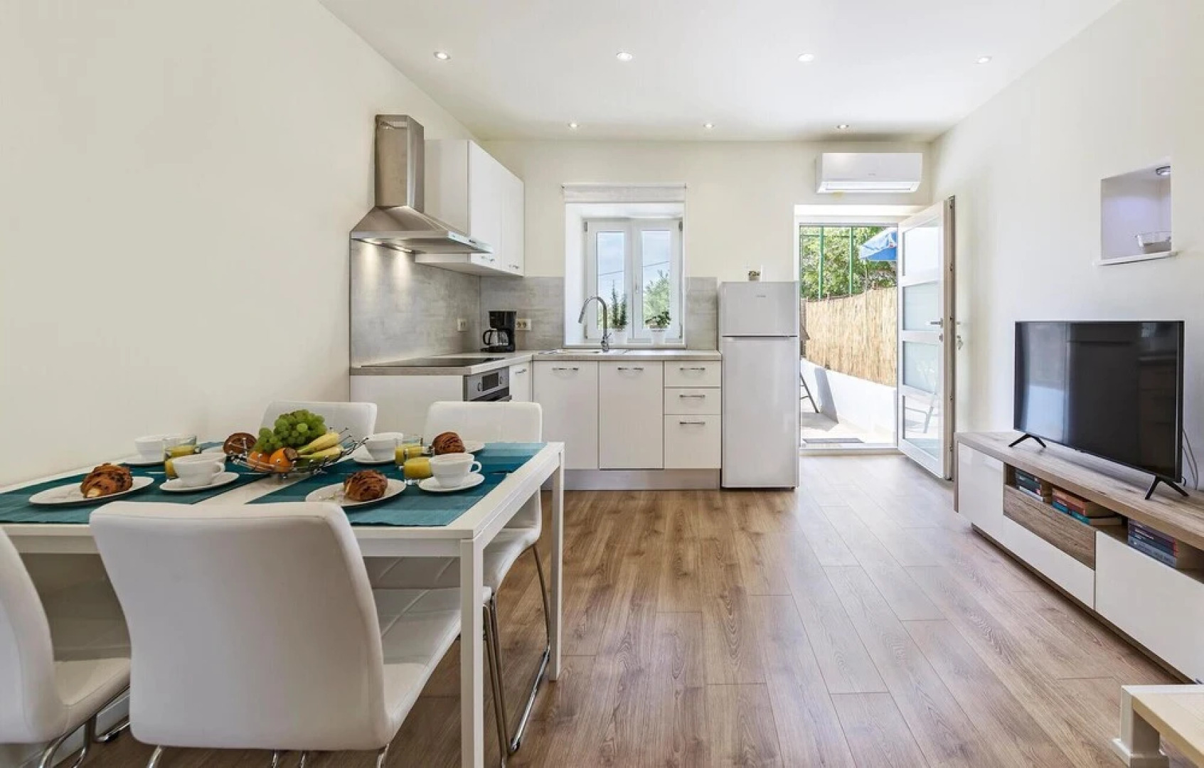 Amazing Home in Ripenda Kras, Labin With 2 Bedrooms and Wifi