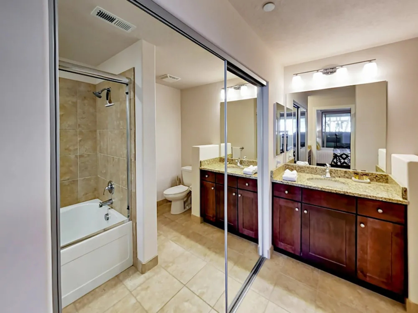 2BR Hot Tub Condo in Newpark by RedAwning