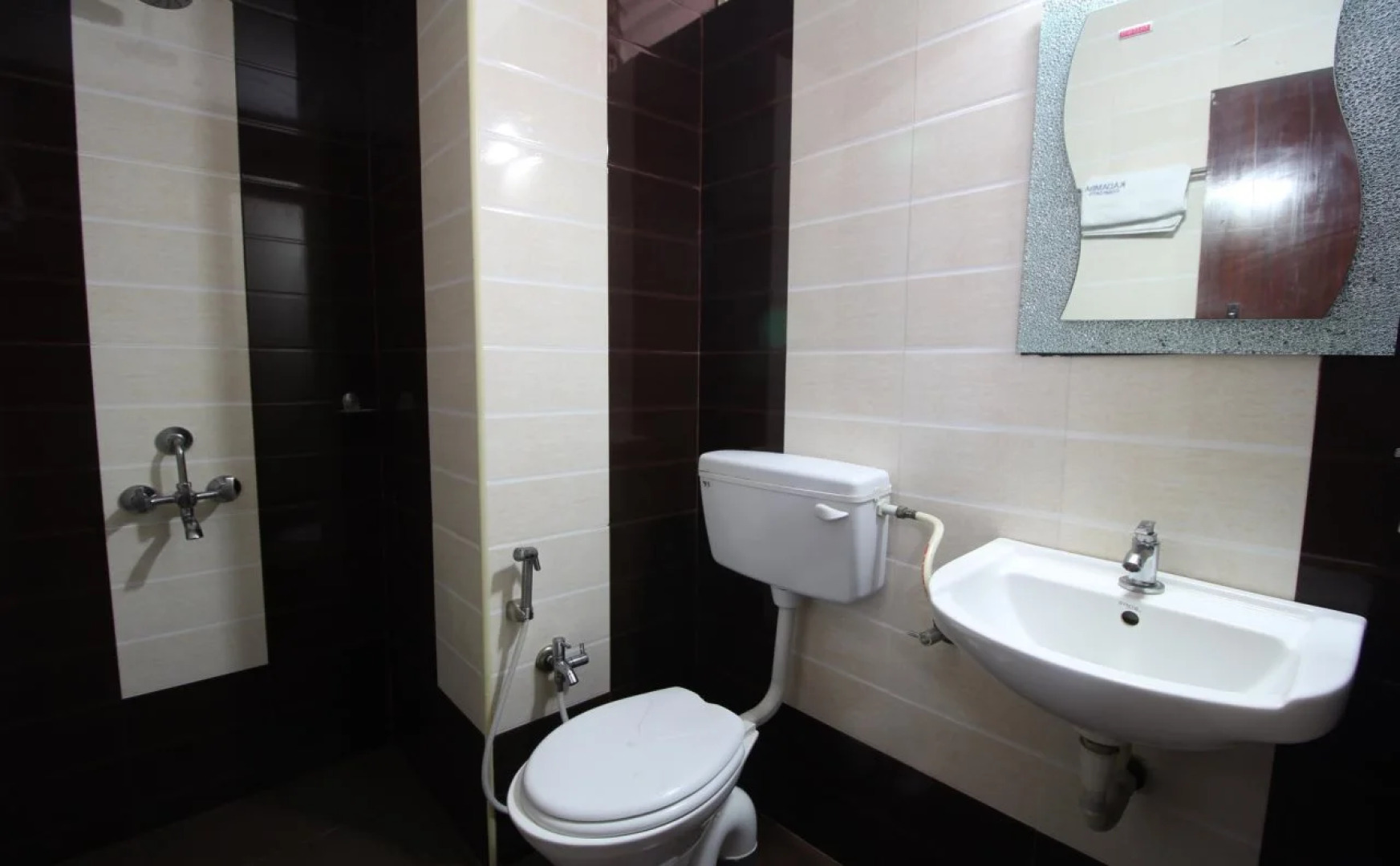 Hotel Kadamba Comforts