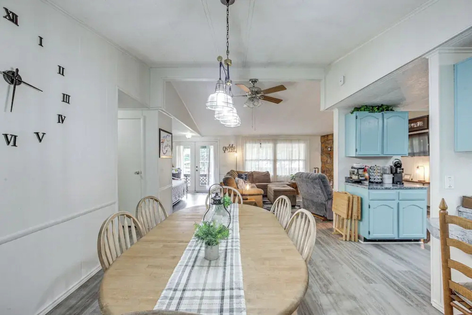 Lakefront Gun Barrel City Home w/ Dock & Deck