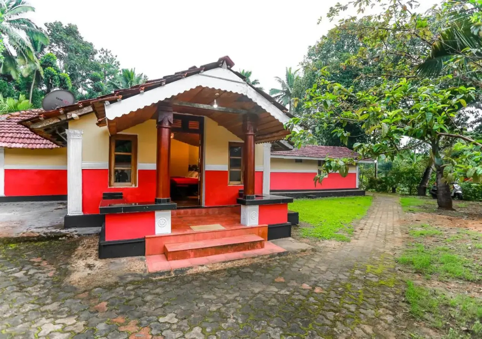 Chandragiri Bungalow by VOYE HOMES