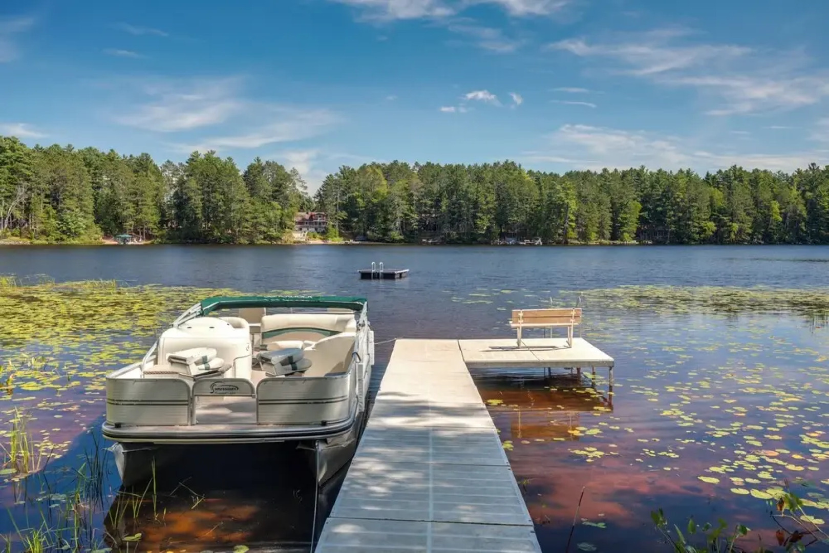 All-season Lakefront Mercer Vacation Rental