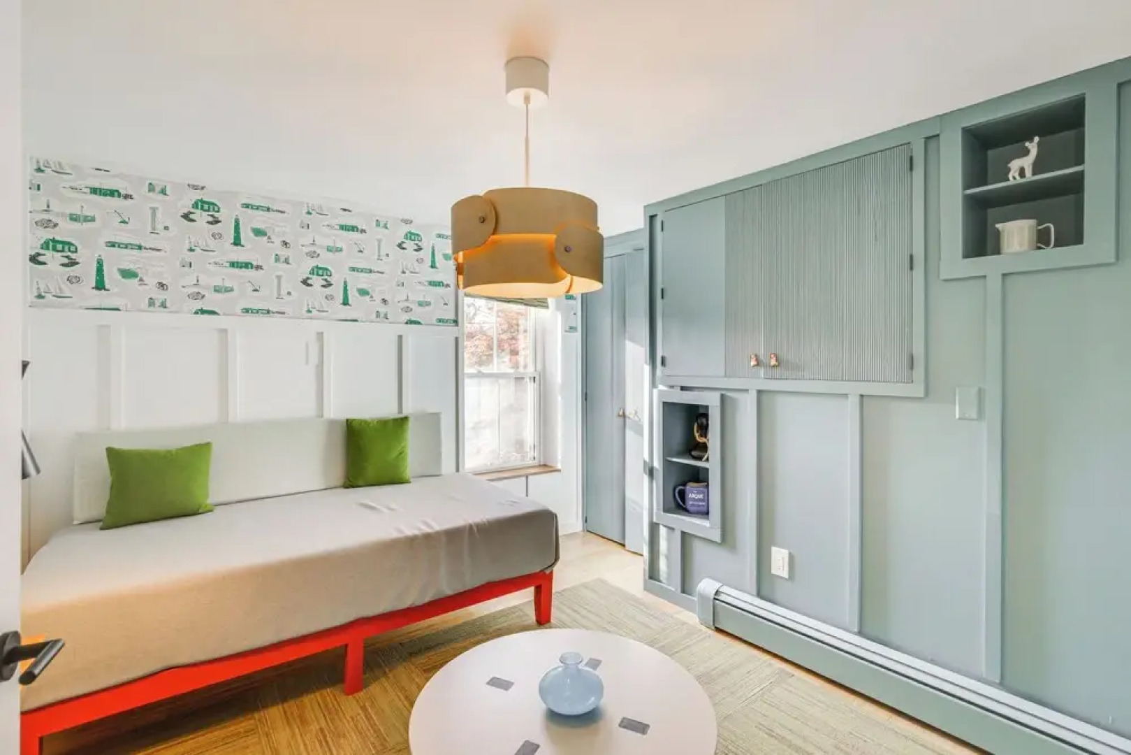 3 Mi to Boothbay Harbor: Coastal Colorful Home!