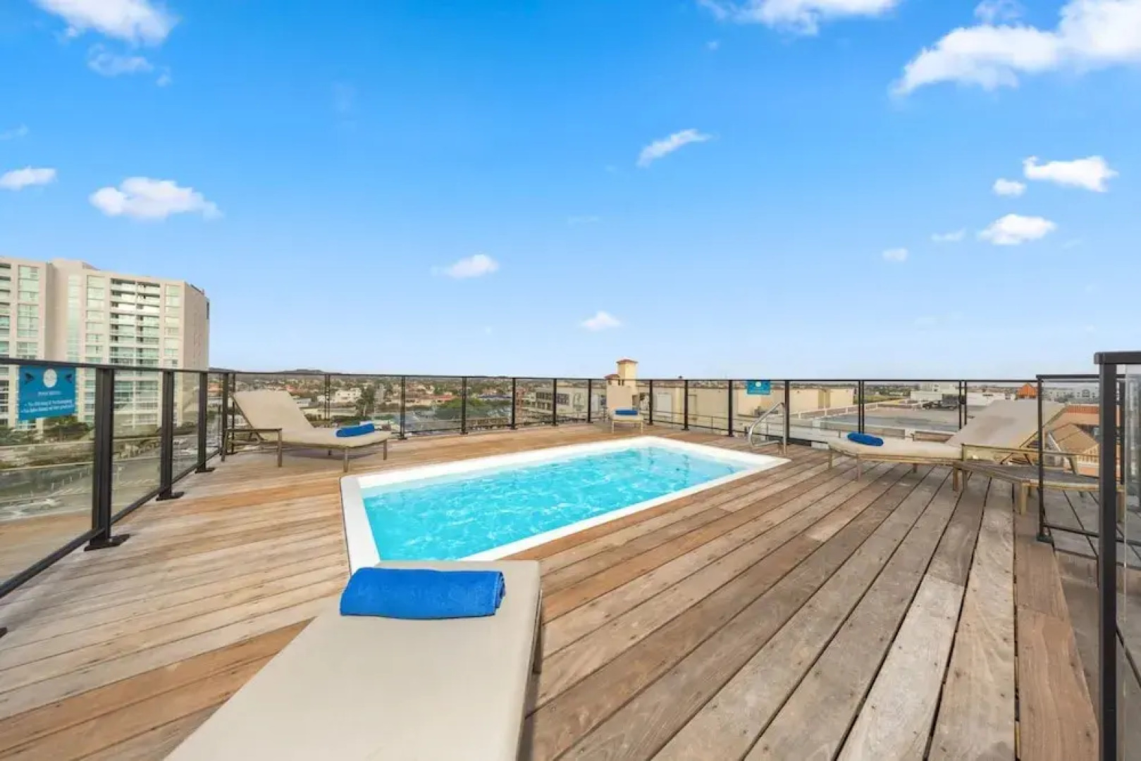 The Cove 106 in Palm Beach Aruba - Prime Location - Free Parking