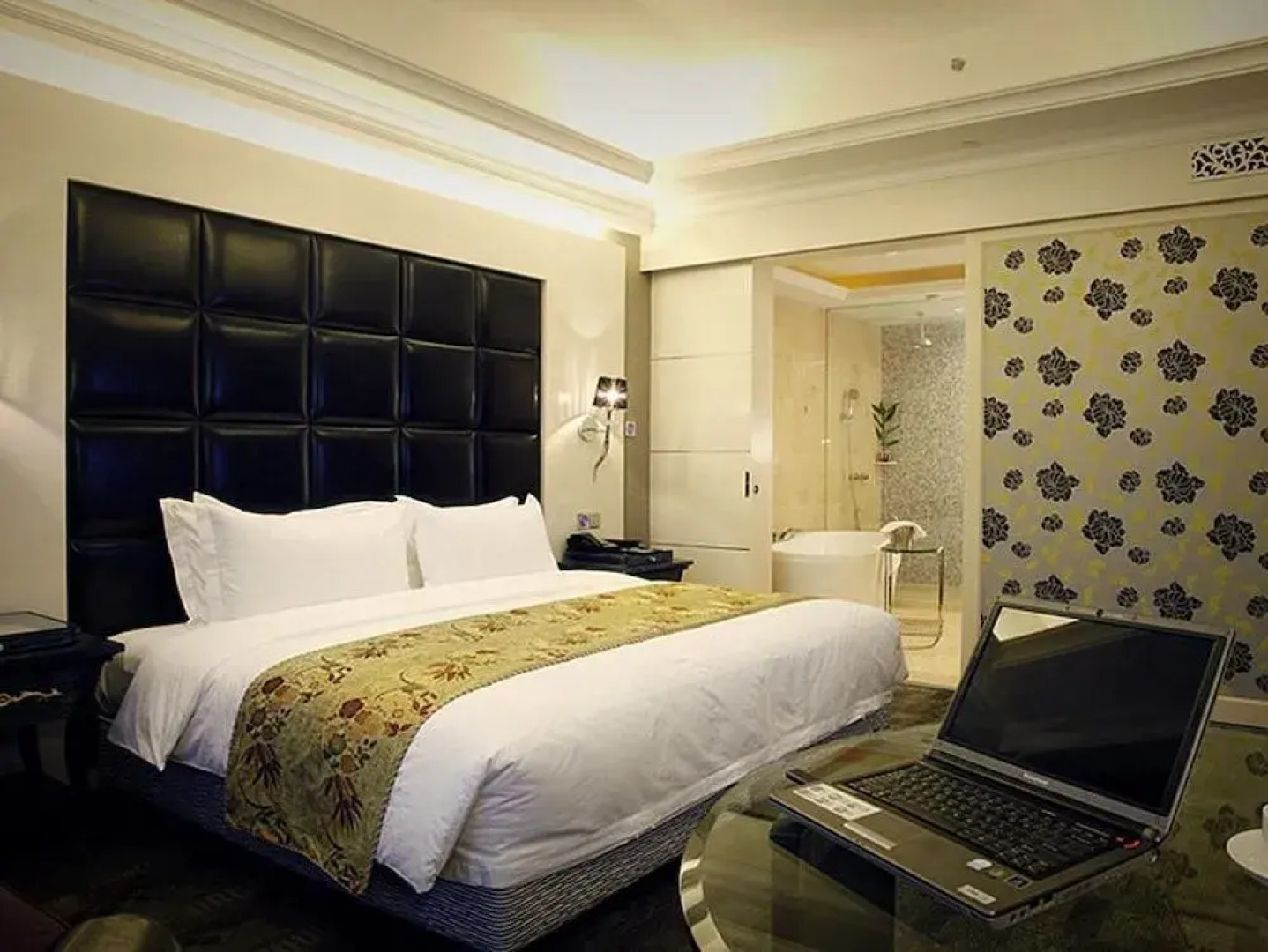 Pinghu Sun Lake Hotel