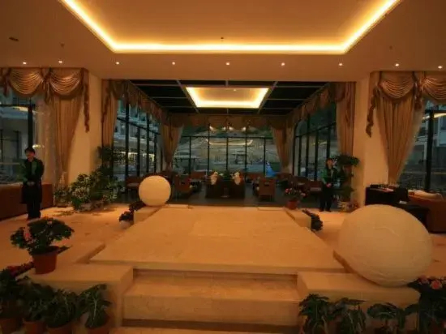 Xihai Hot Spring Holiday Hotel