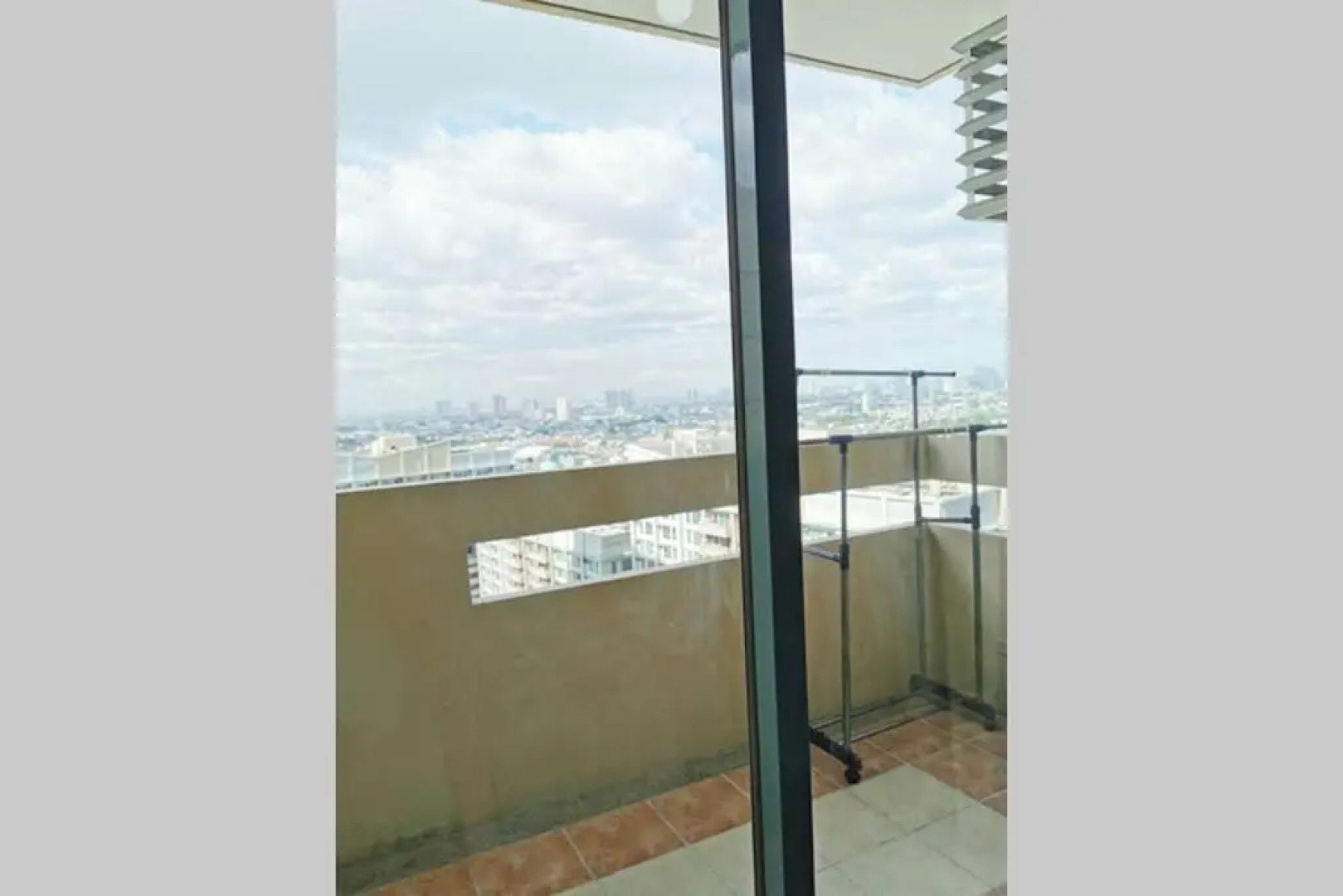3415 HoliStay Manila 1-Bedroom Condo with NETFLIX and Balcony