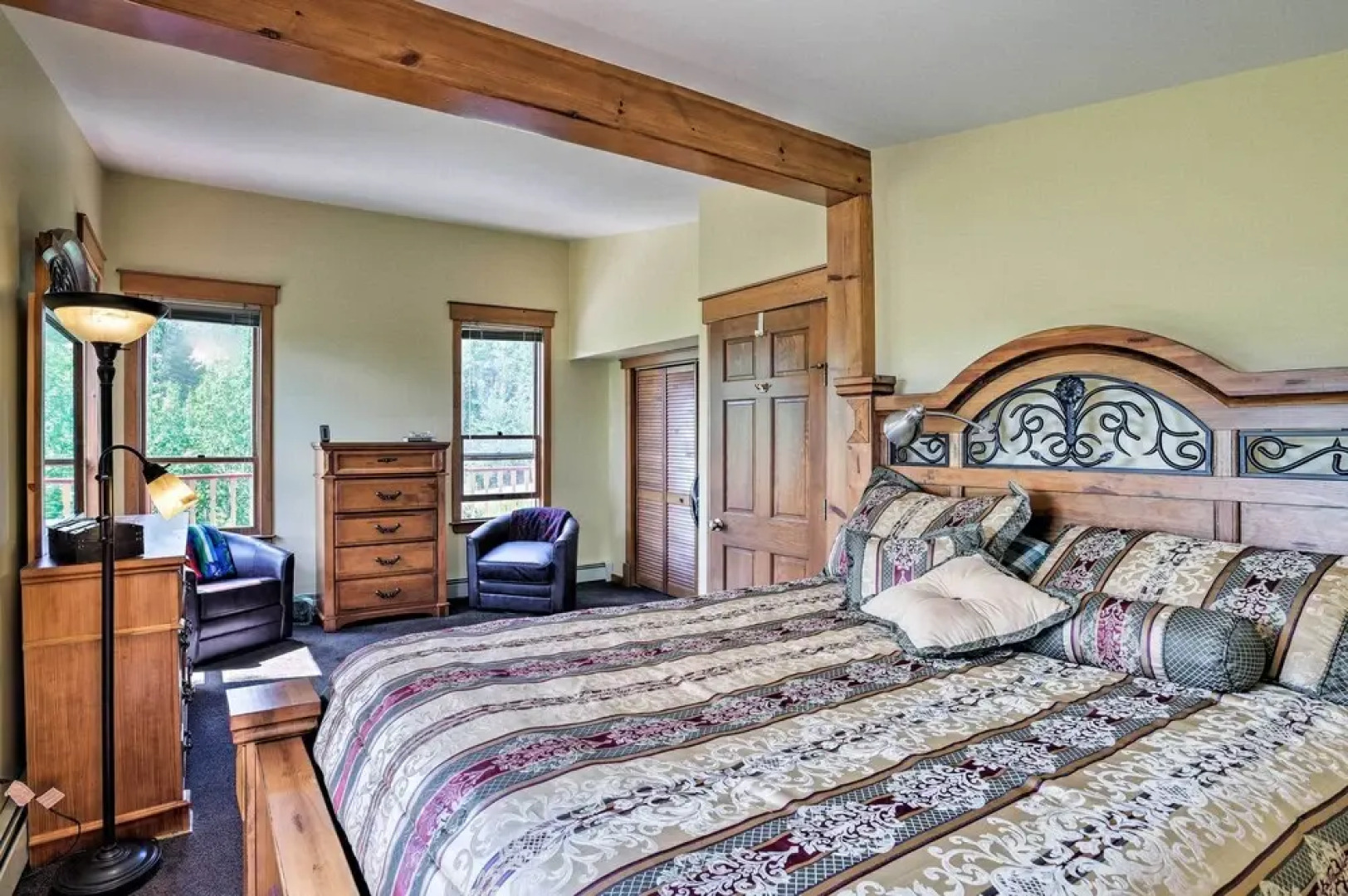 Cozy Home w/ Deck & Mtn Views, Walk to Casinos