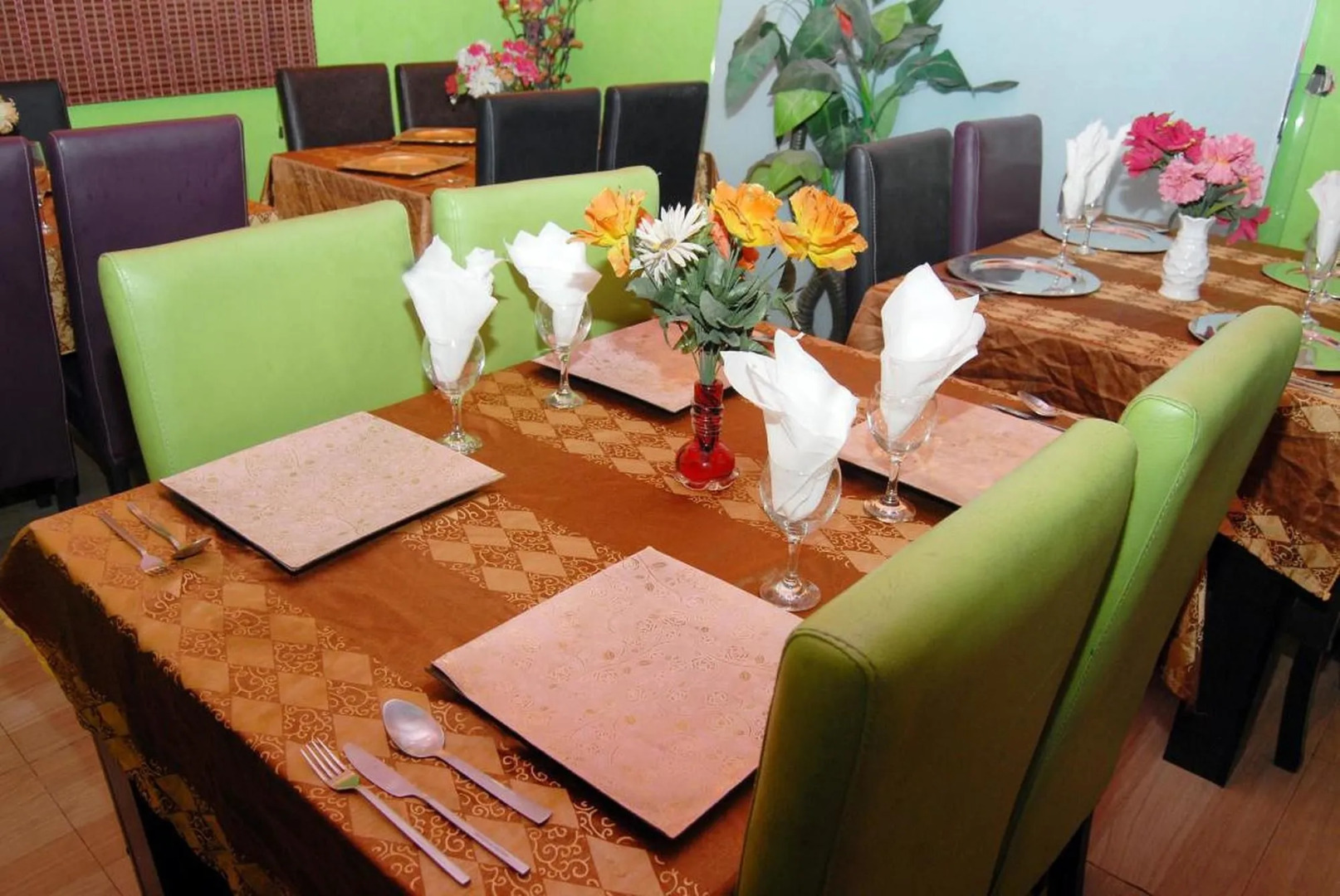 Royal Park Hotel & Suites