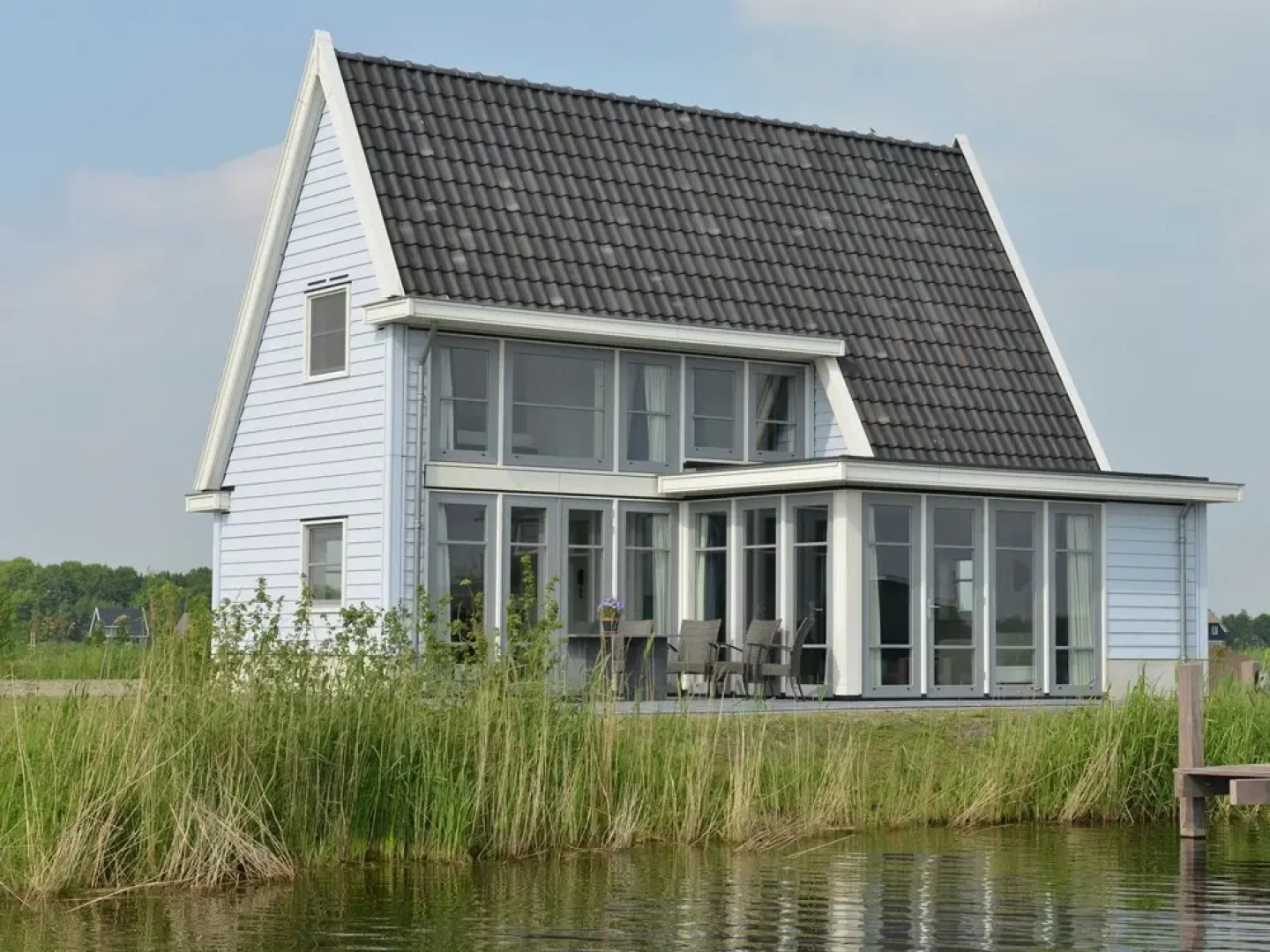 Modern House With a Jetty, Located in Beautiful Giethoorn
