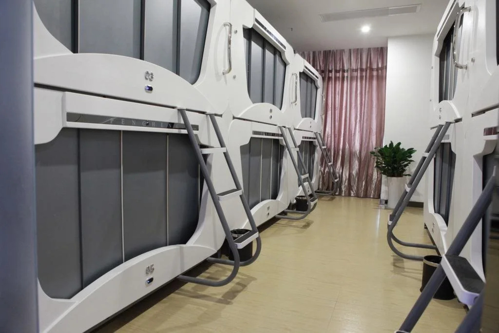 Hangzhou Space Capsule Hotel