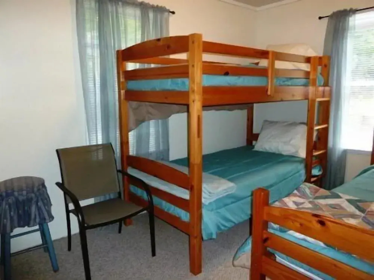 Mountain_roots_lodging