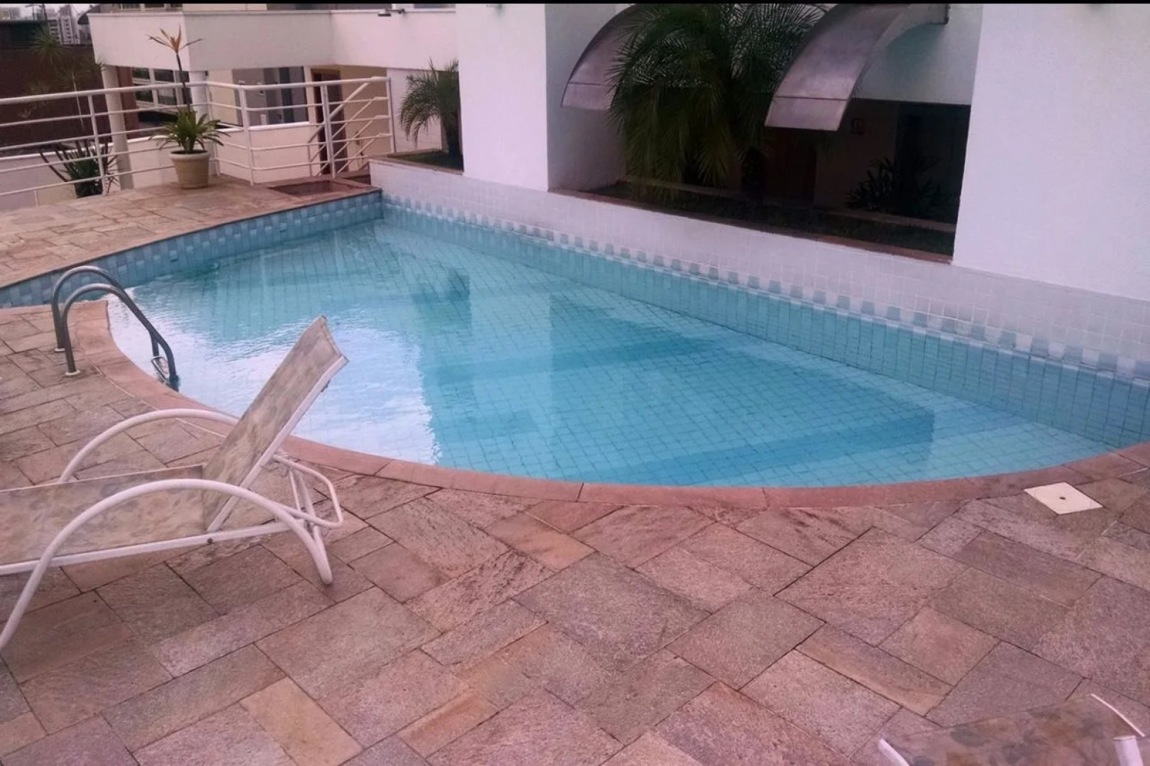 Mondrian Suite Hotel