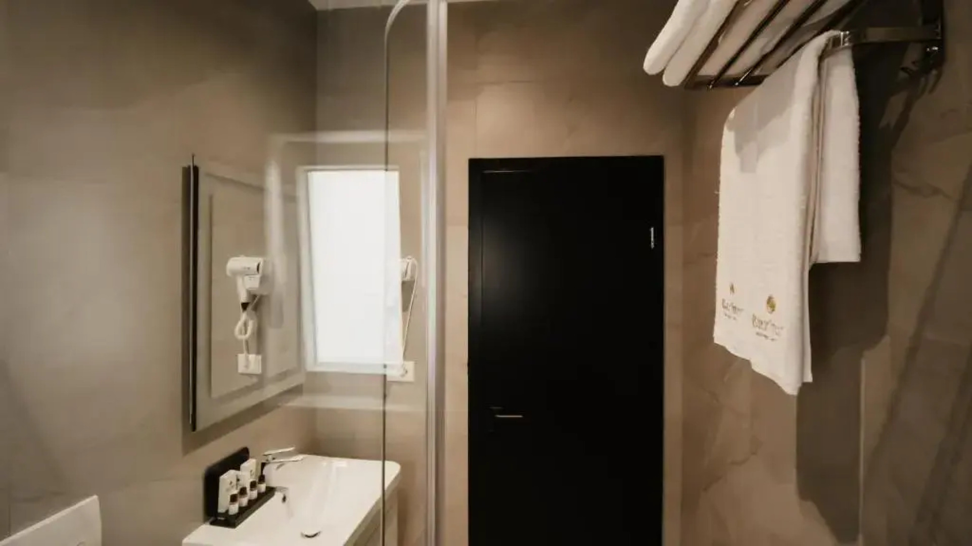 BAZ'HUR Boutique Hotel