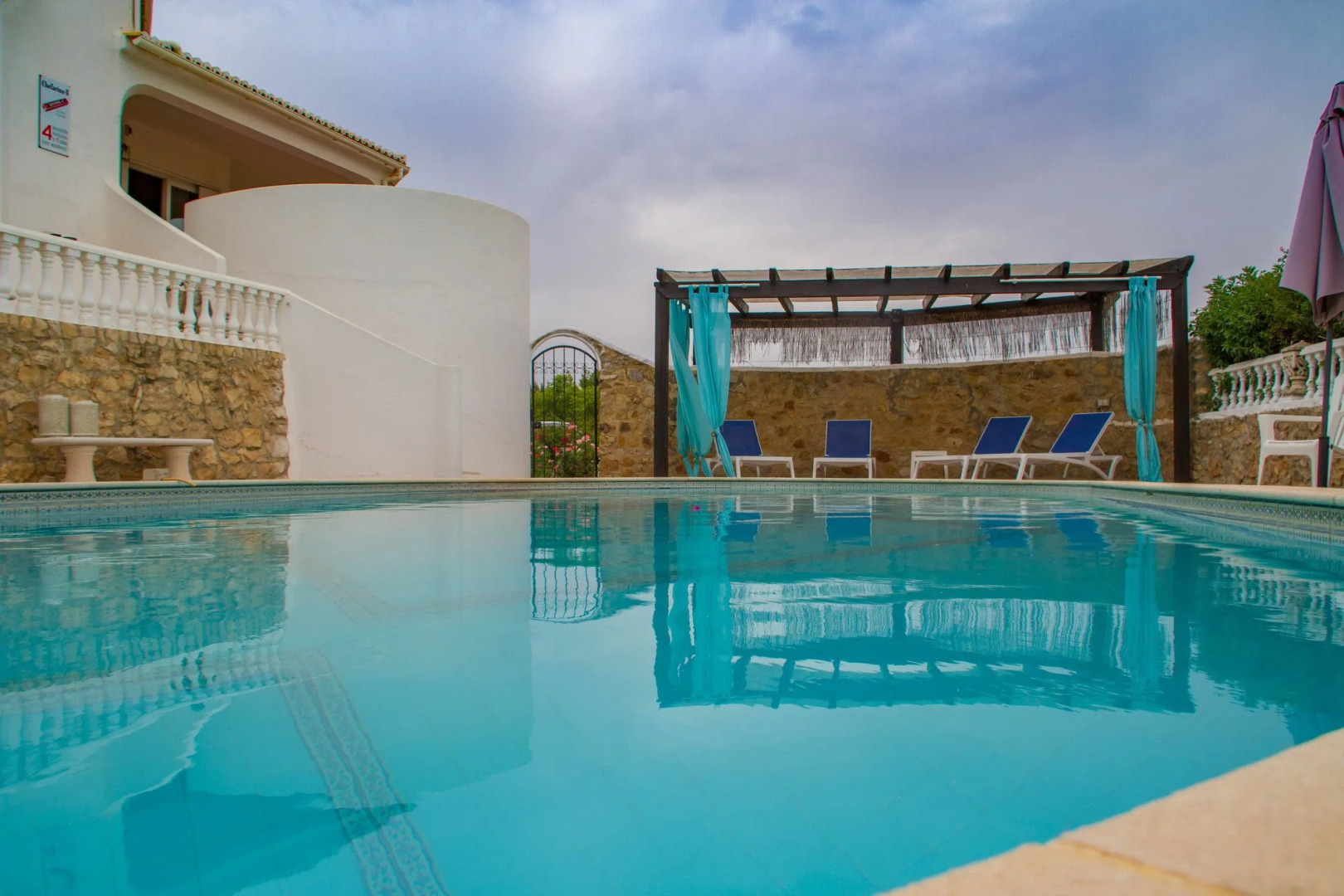 The White House - B&B in the Villa