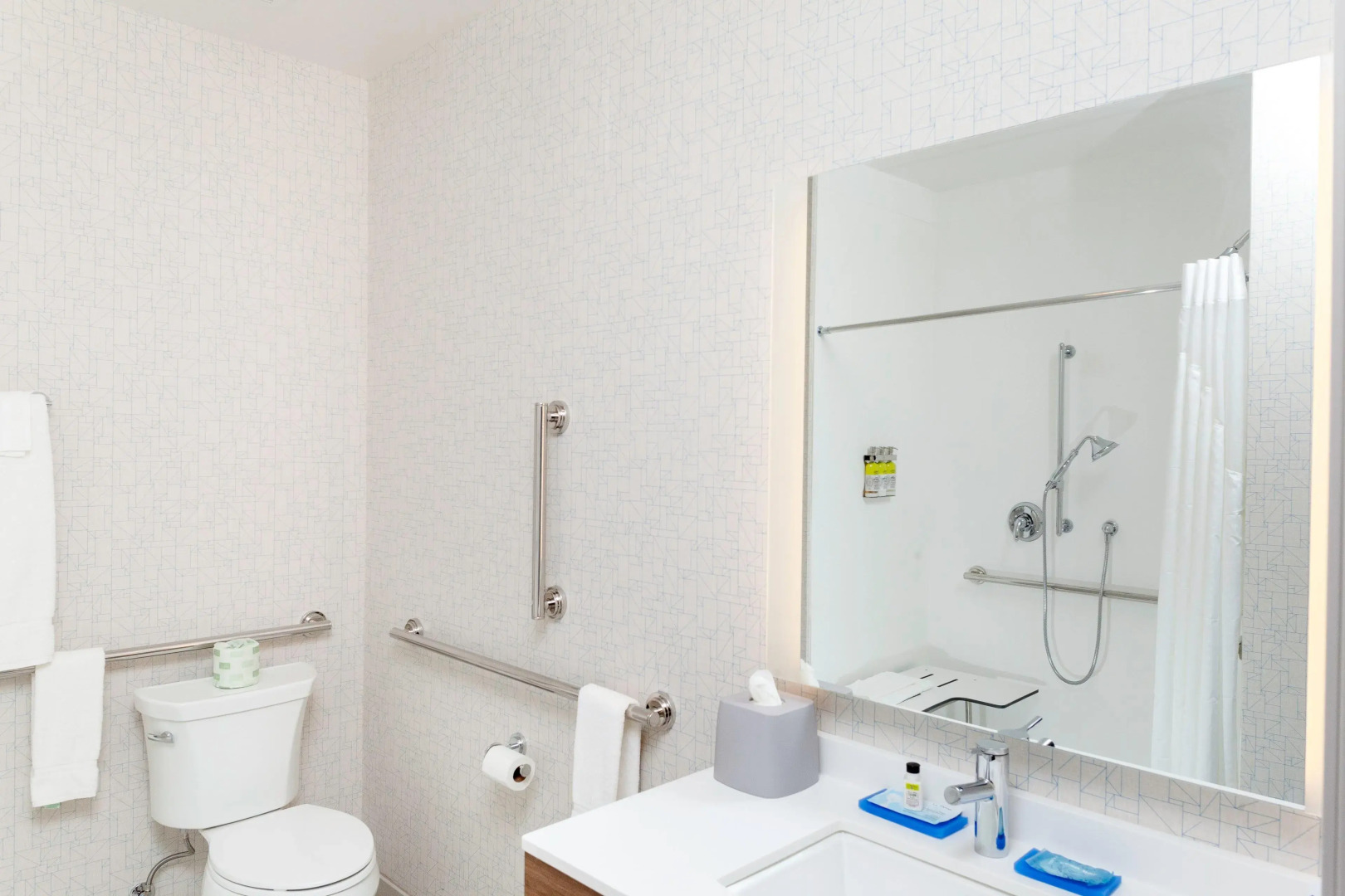 Holiday Inn Express & Suites Phoenix East - Gilbert by IHG