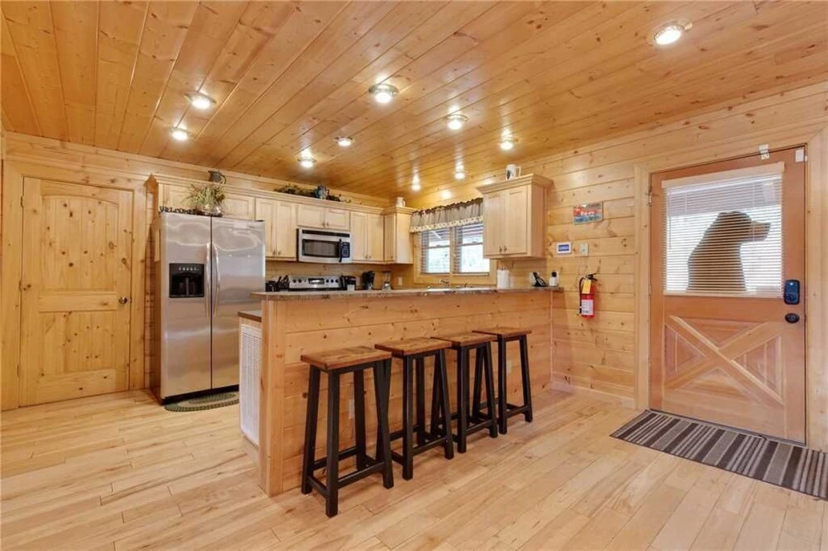 Changes in Latitude 4 Bedroom Home with Hot Tub