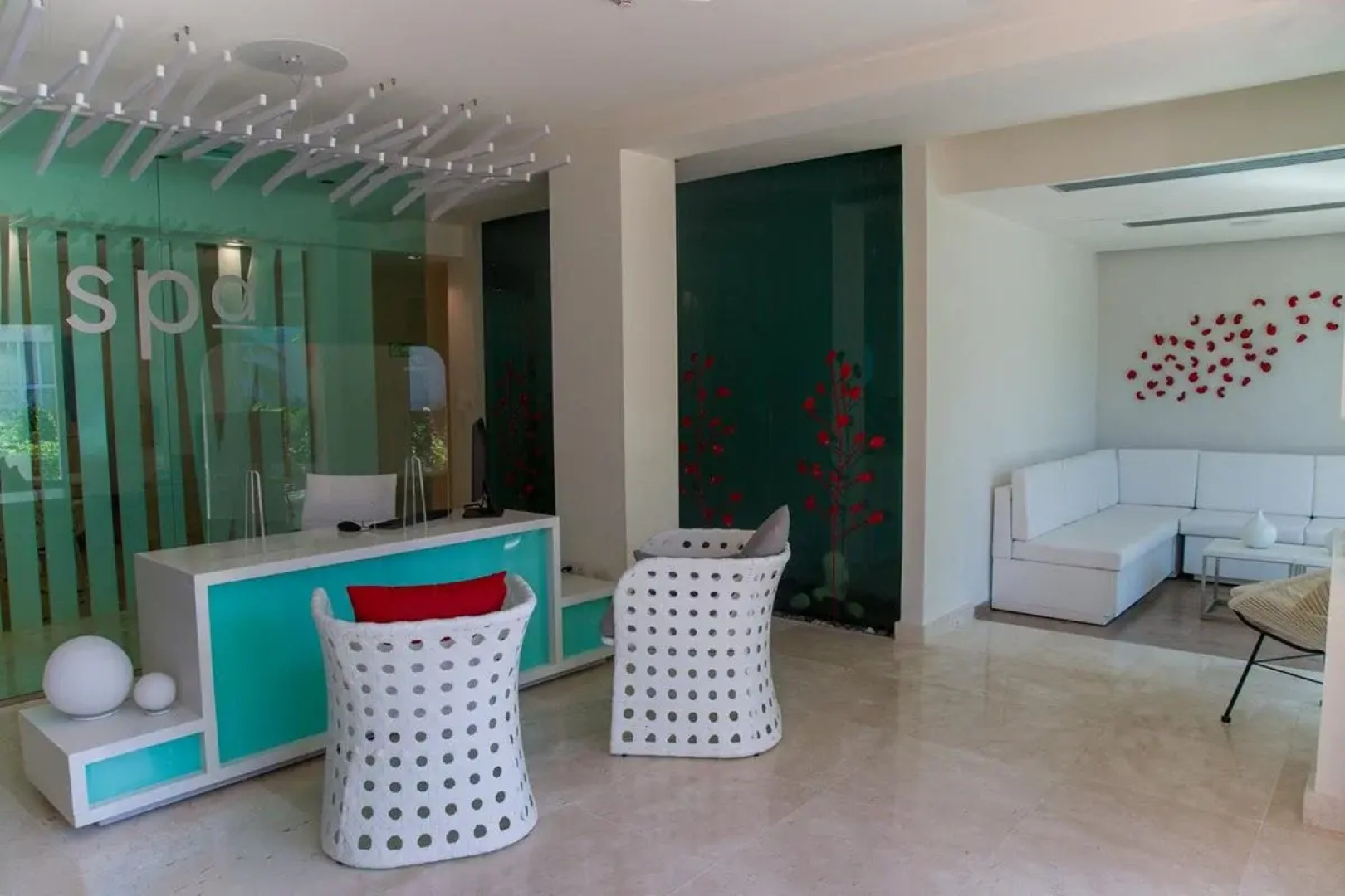 Gran Muthu Almirante Beach