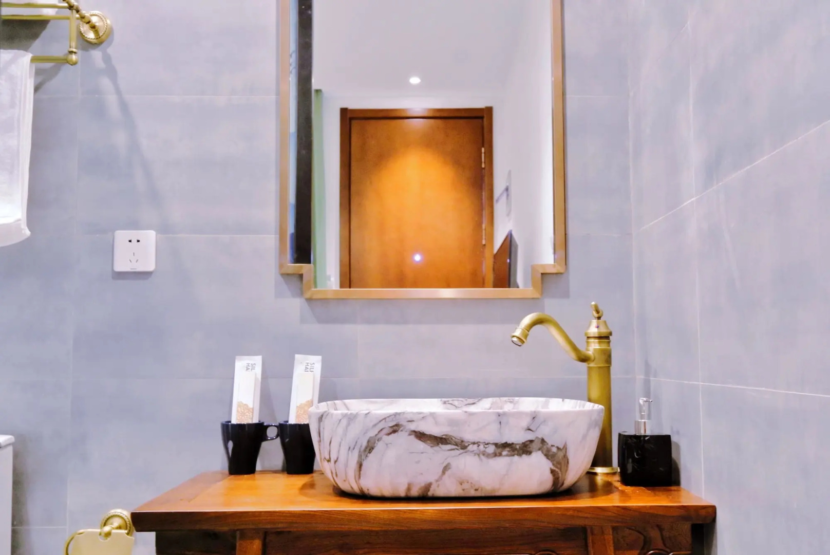 Guipu Courtyard Hotel