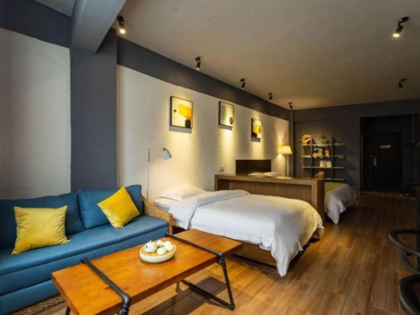 Comma Travel International Youth Hotel