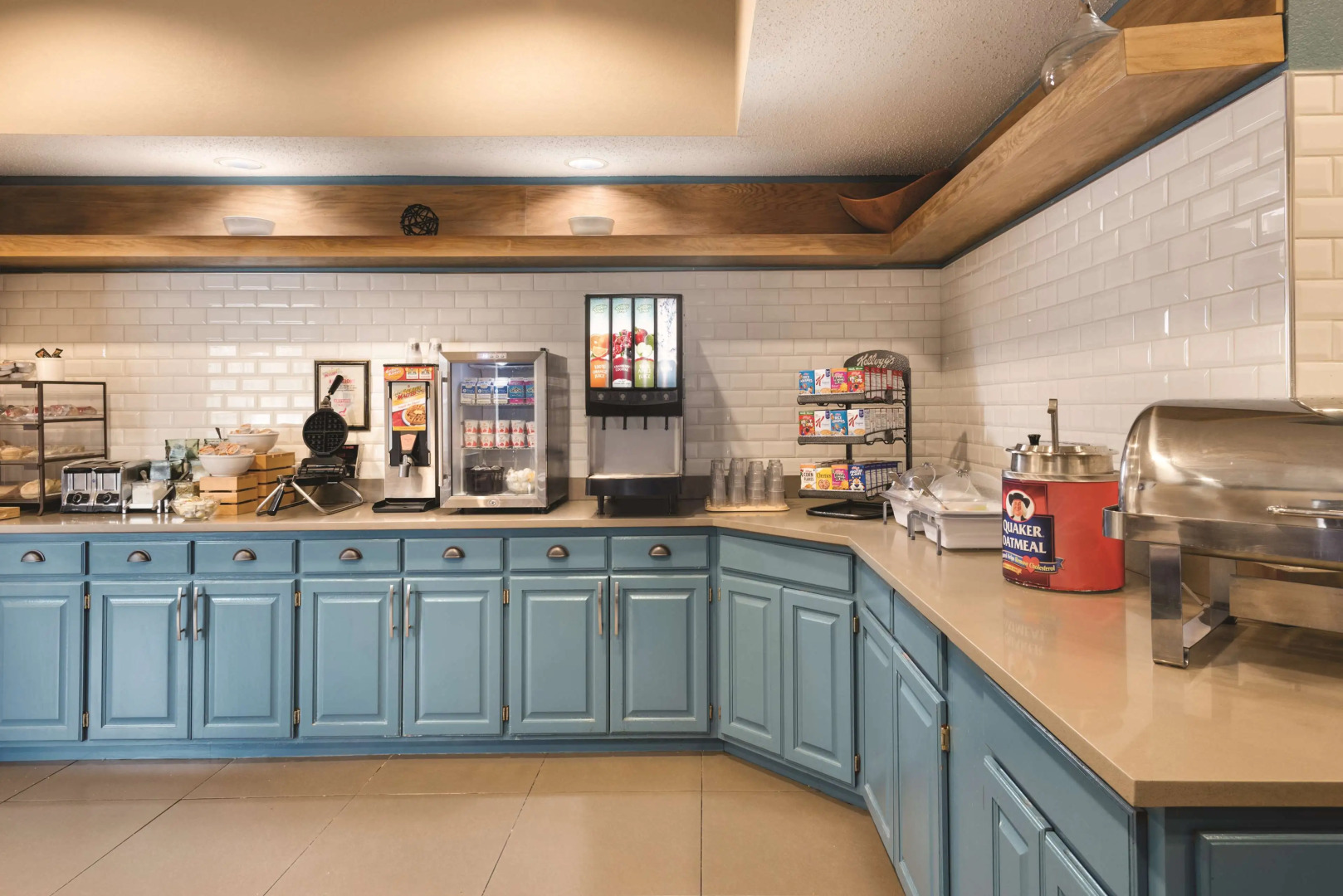 Country Inn & Suites by Radisson, West Bend, WI