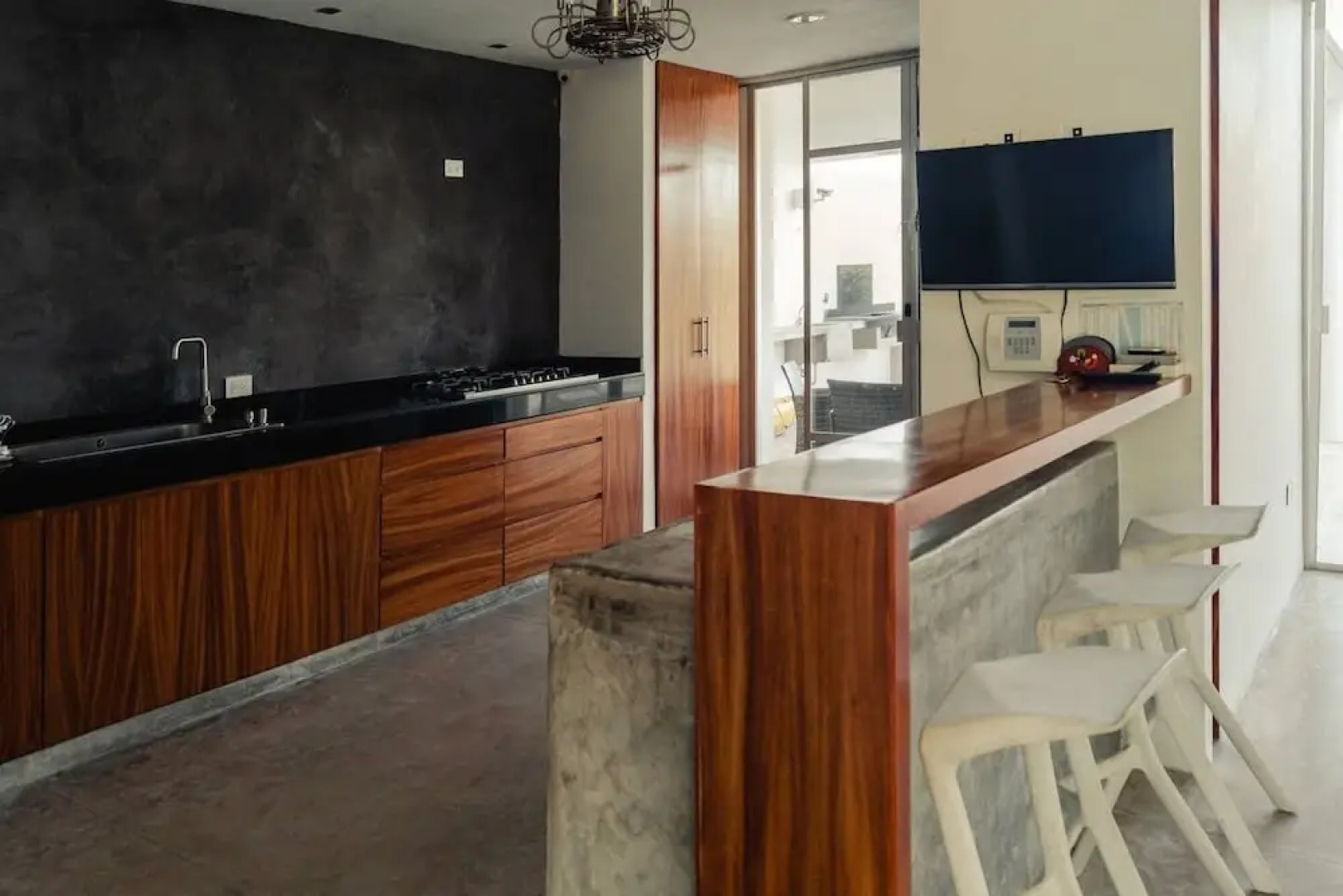 Breathtaking Beach Villa, Feel the Inviting Vibe!