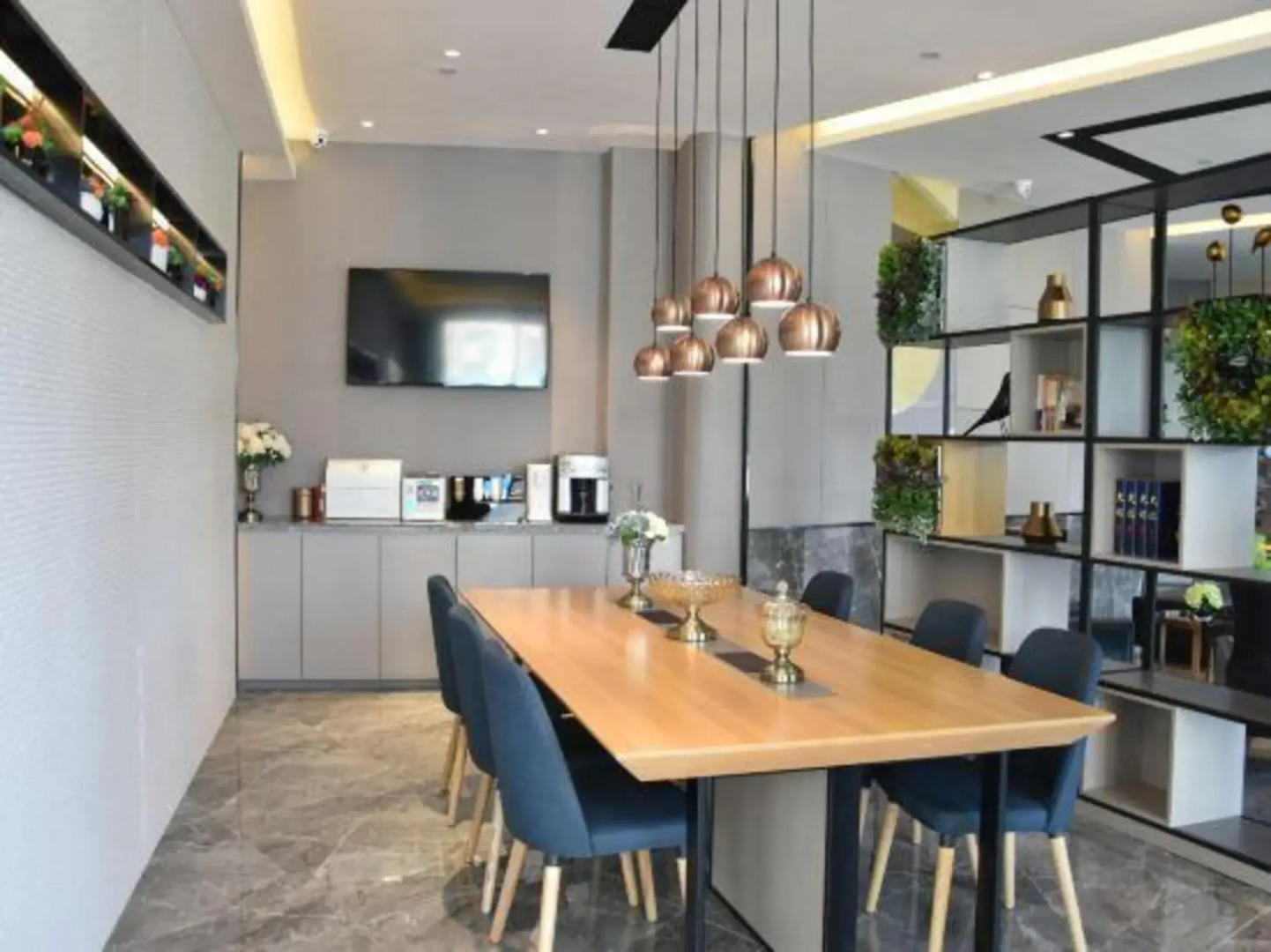 Homeinn Selected Hotel (Pingliang Liuhu Park Greenland Plaza)