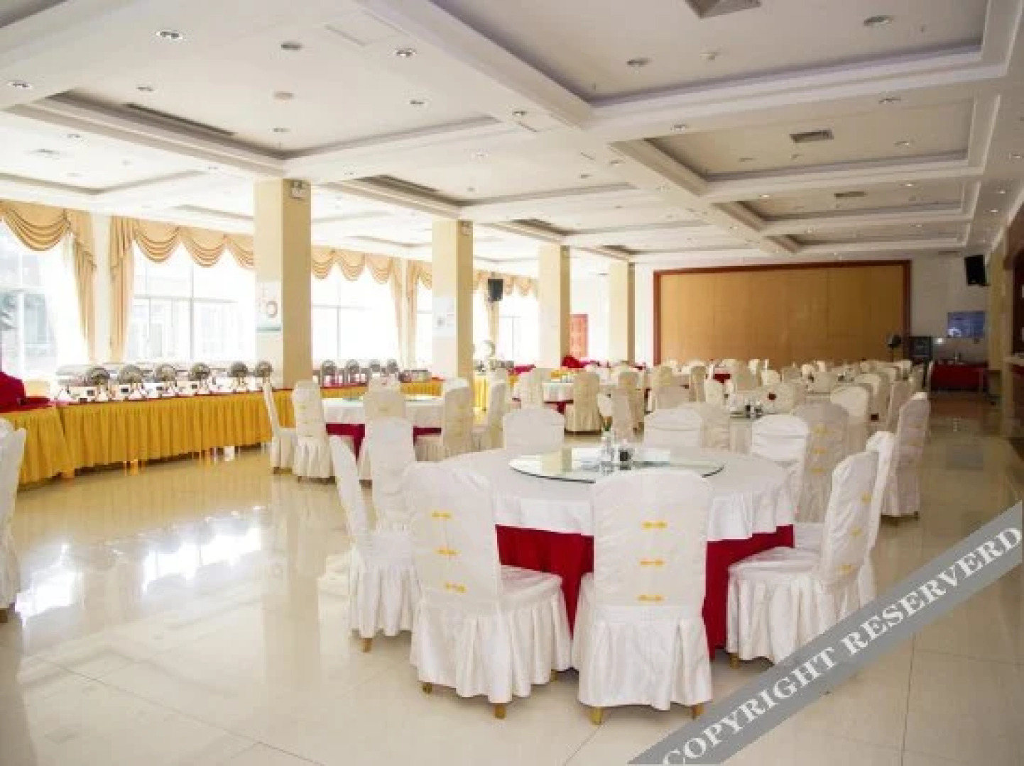 Donghai Hotel (Yantai Military Catering Station)