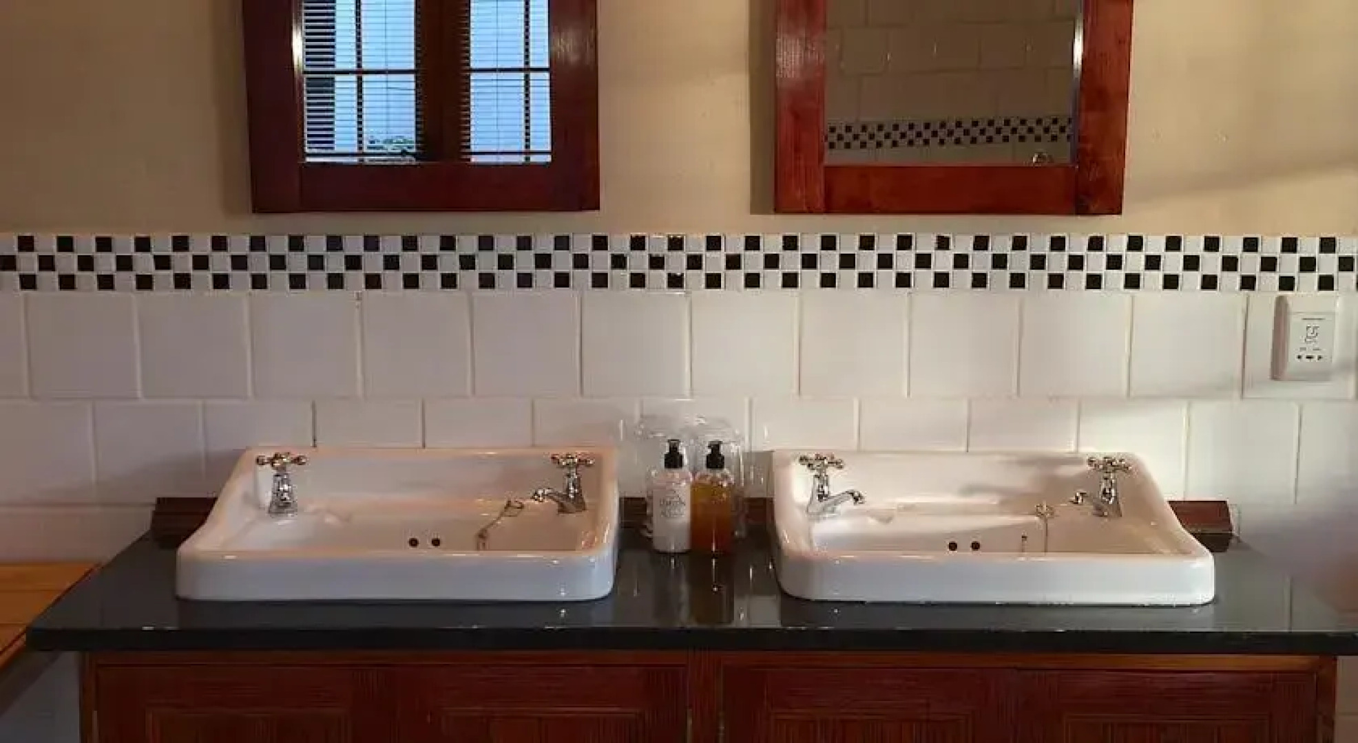 Clifton Country Manor