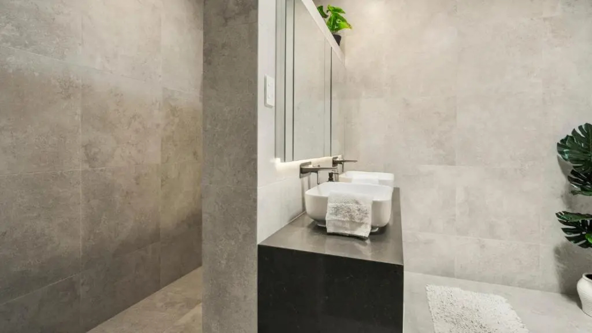 Tranquility Waters - Whangaparaoa Holiday Home