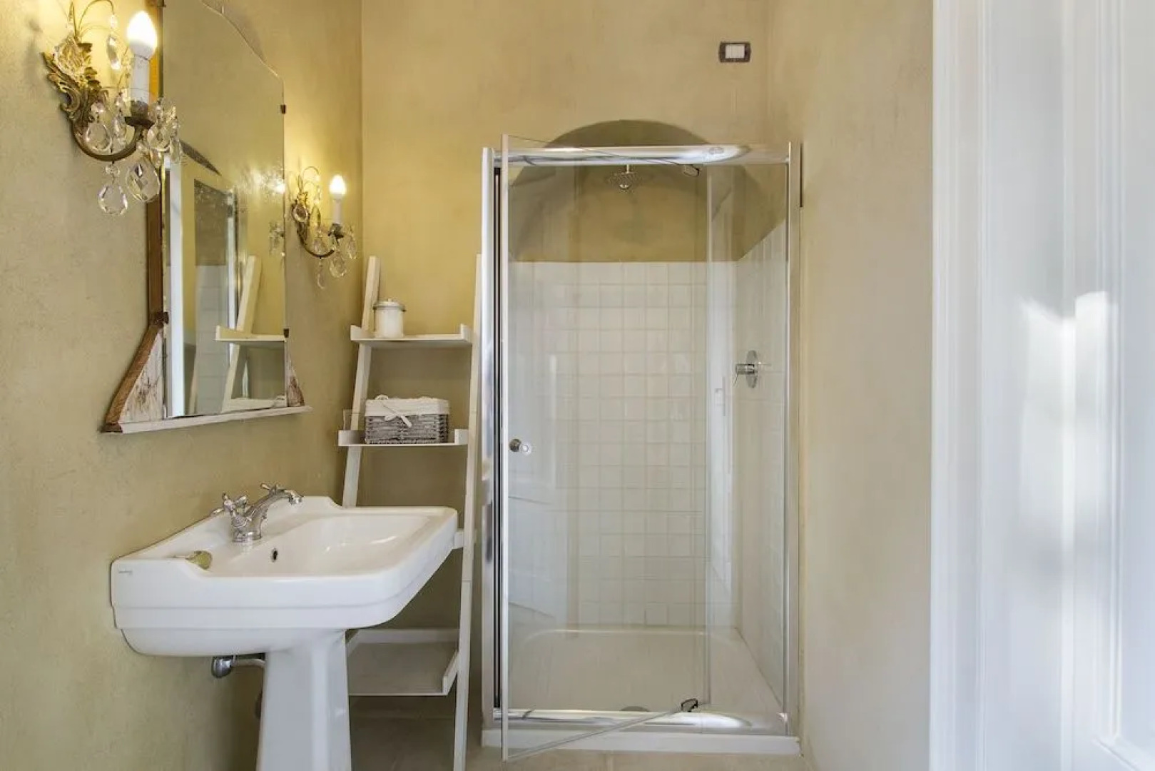 White Lilac romantic B&B adults only