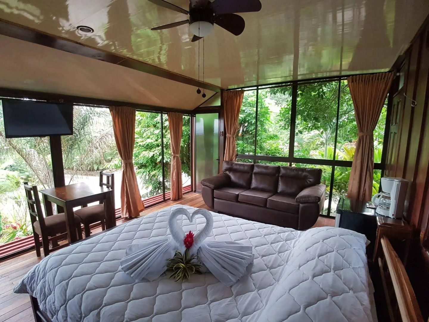 Heliconias Nature Lodge