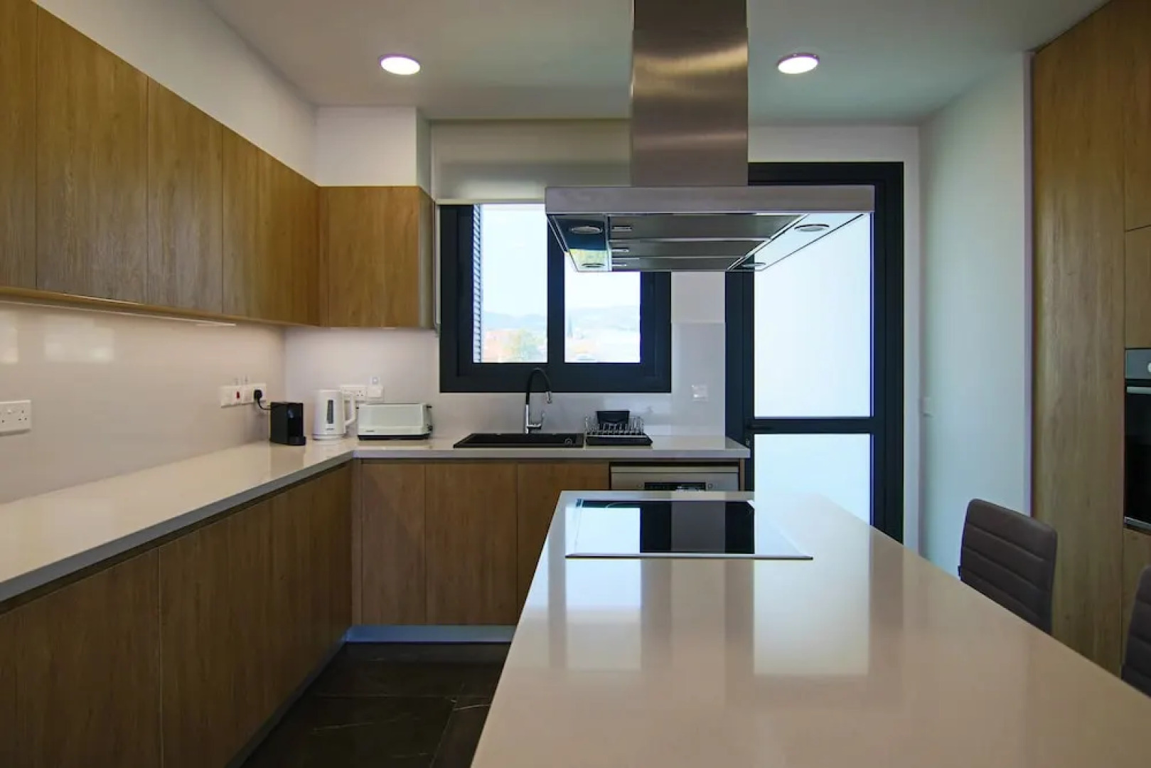 Phaedrus Living: Sea View Anna Residence 302