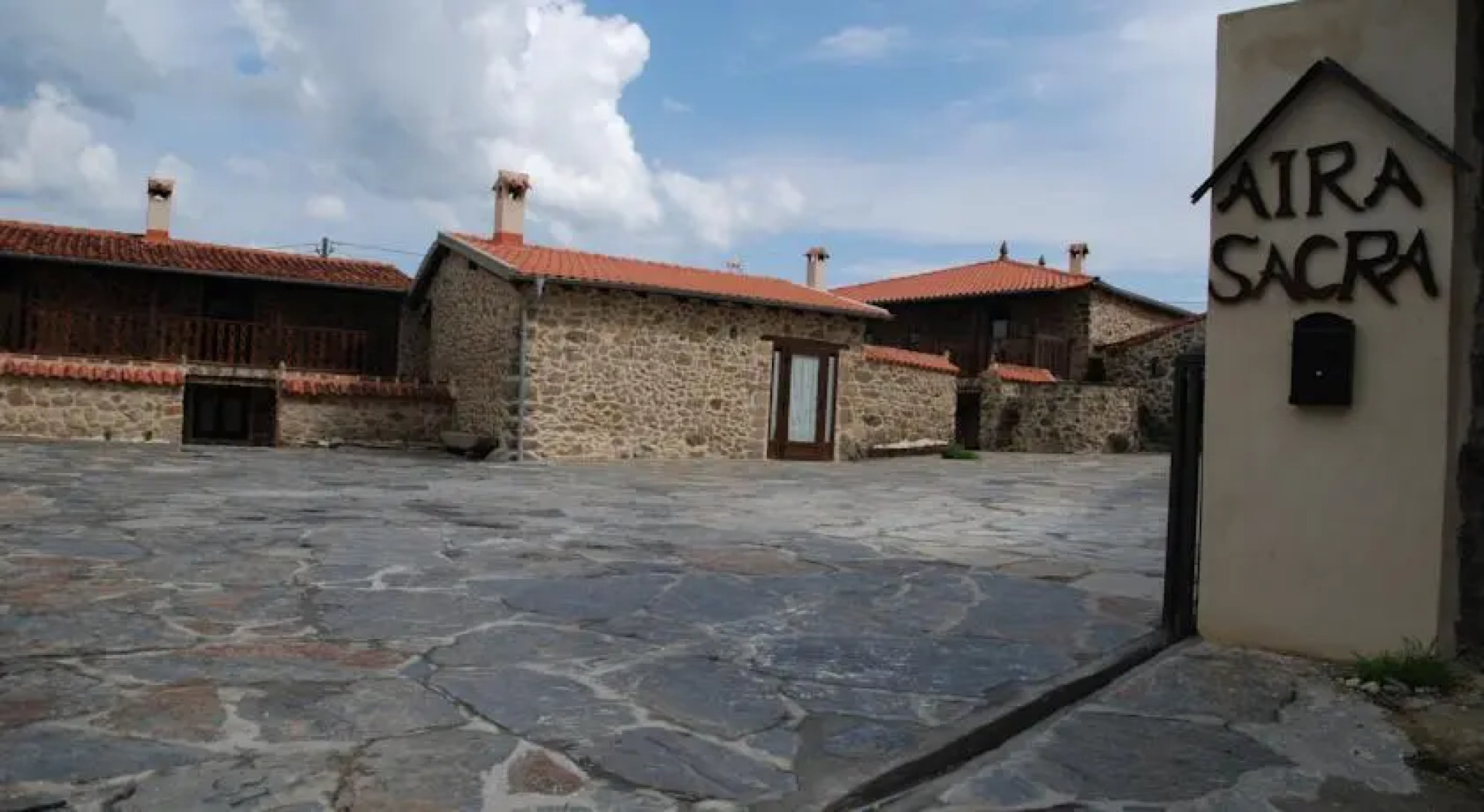 Apartamentos Aira Sacra