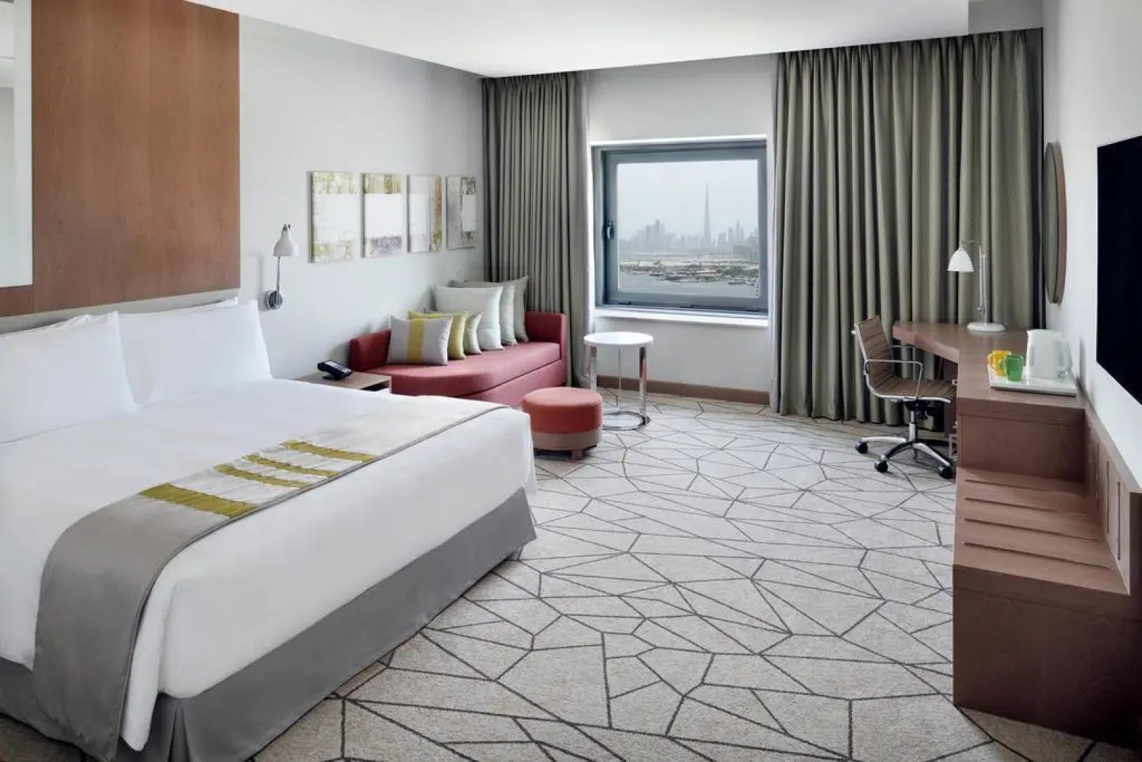 Отель Holiday Inn & Suites Dubai Festival City an IHG