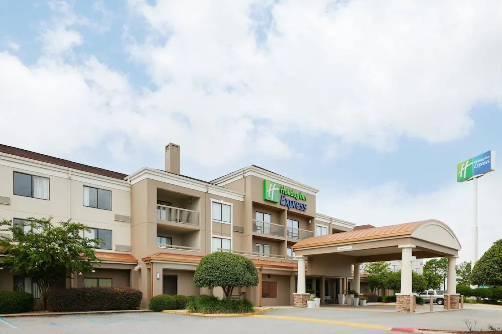 Tifton Inn & Suites