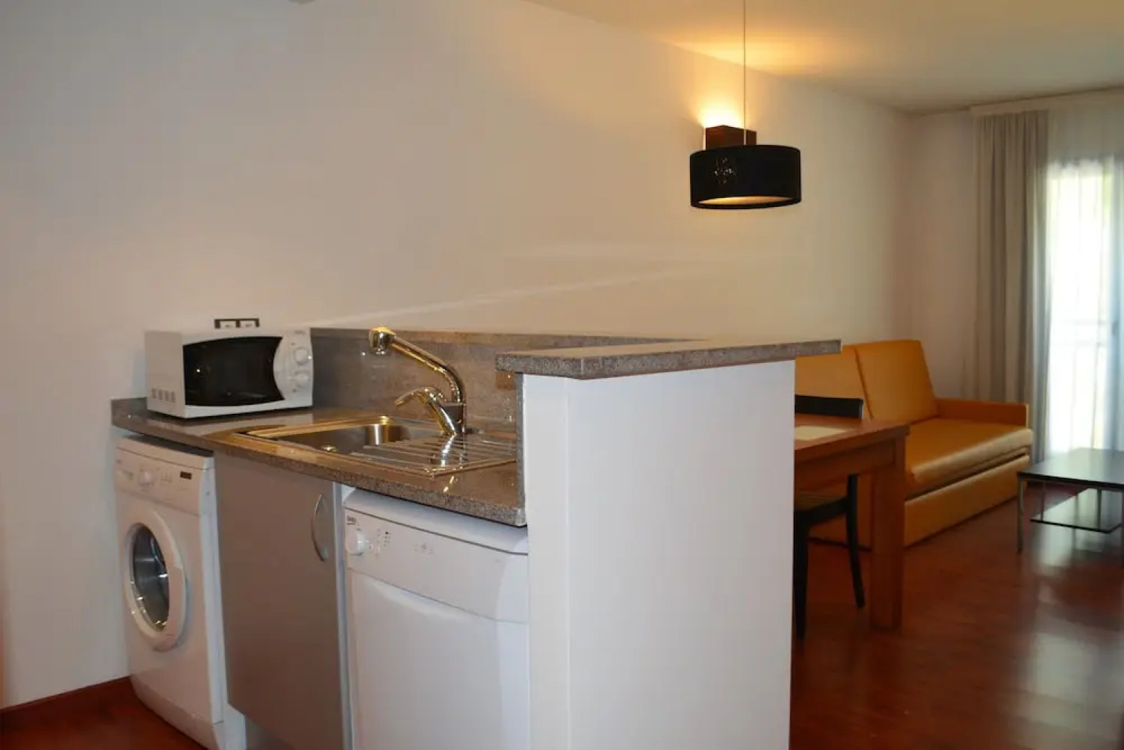 Peretol Apartments 1950M