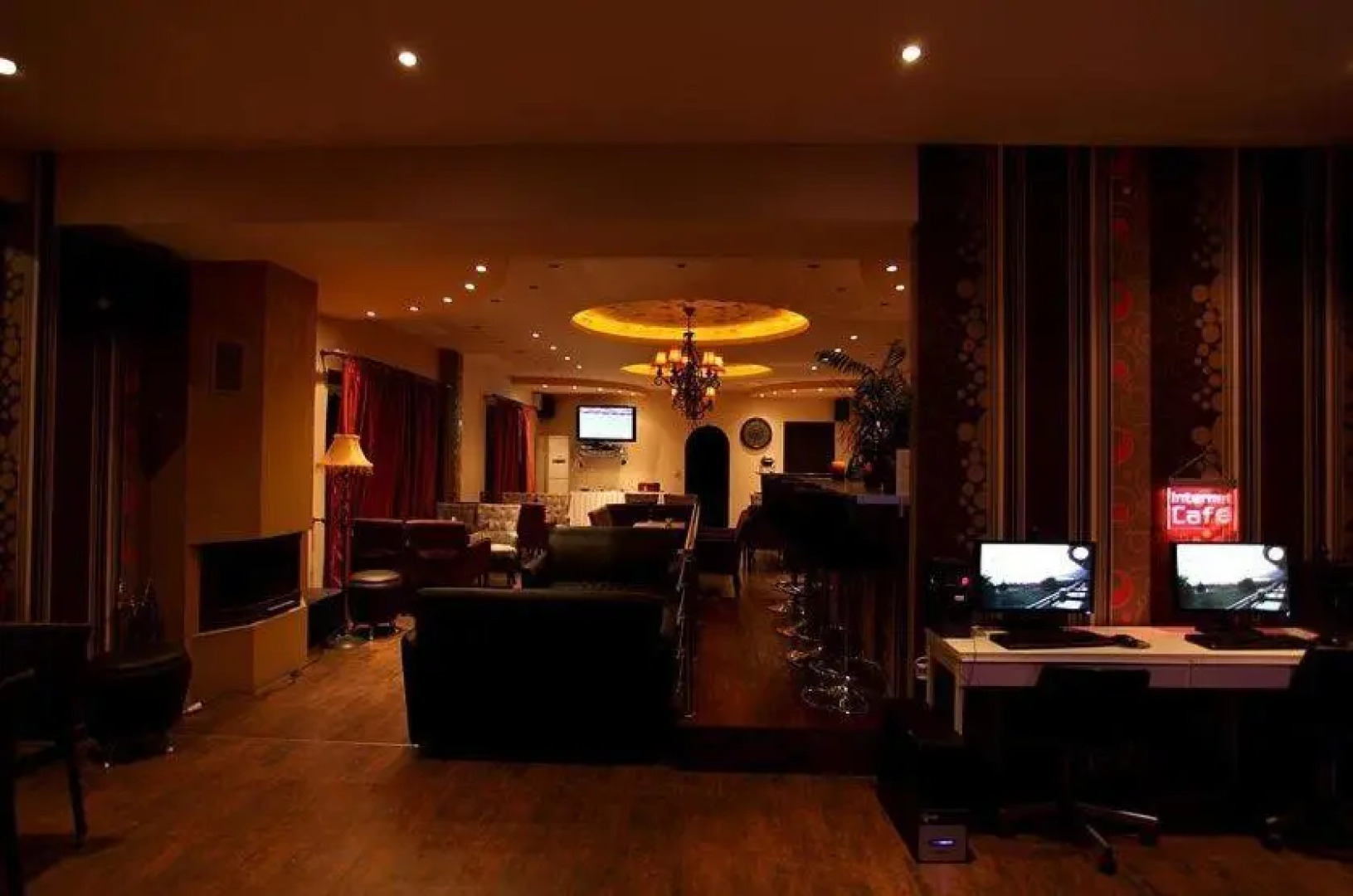 Pantheon Hotel & Suites