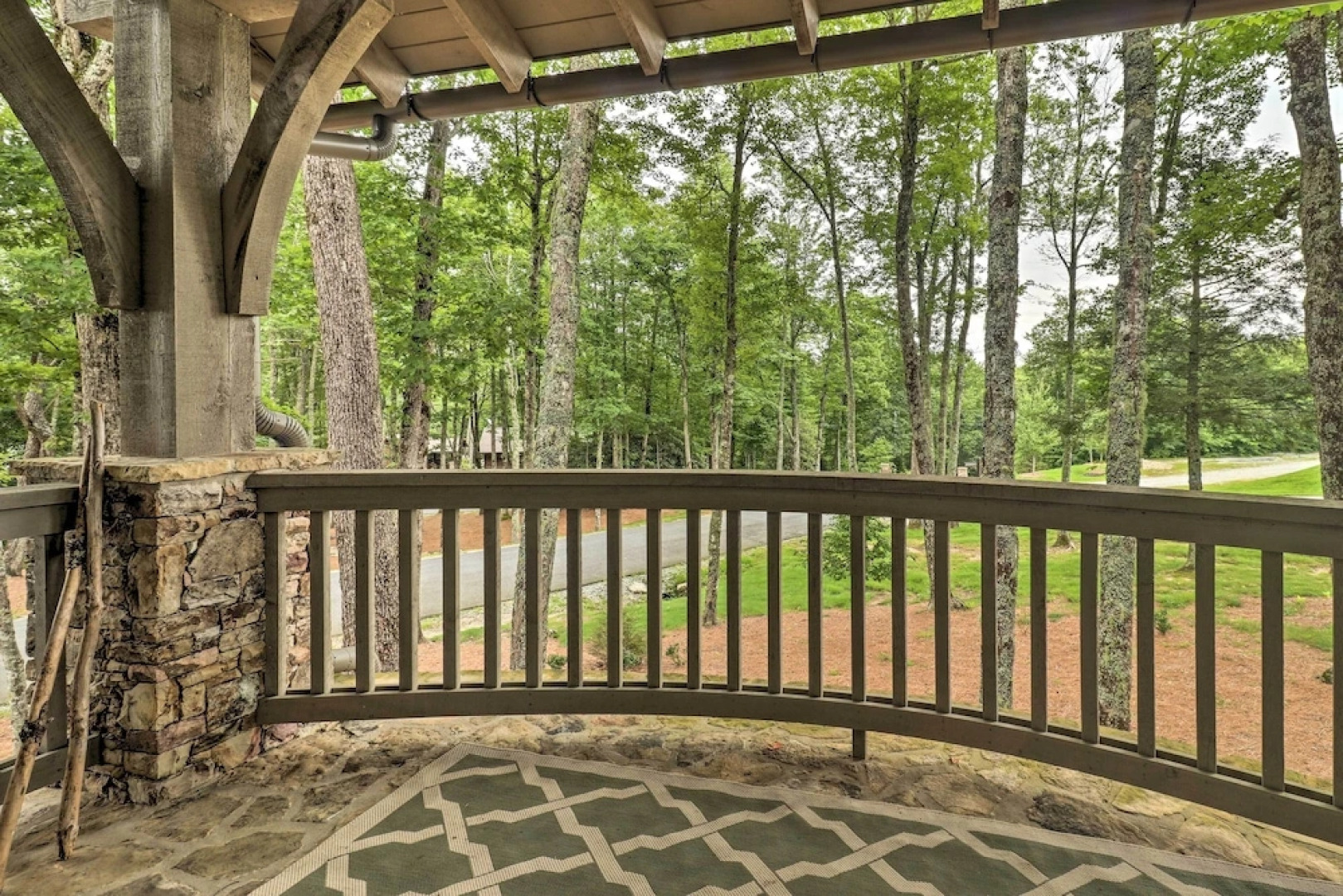 Serene Mountain Retreat! Rural Glenville Craftsman