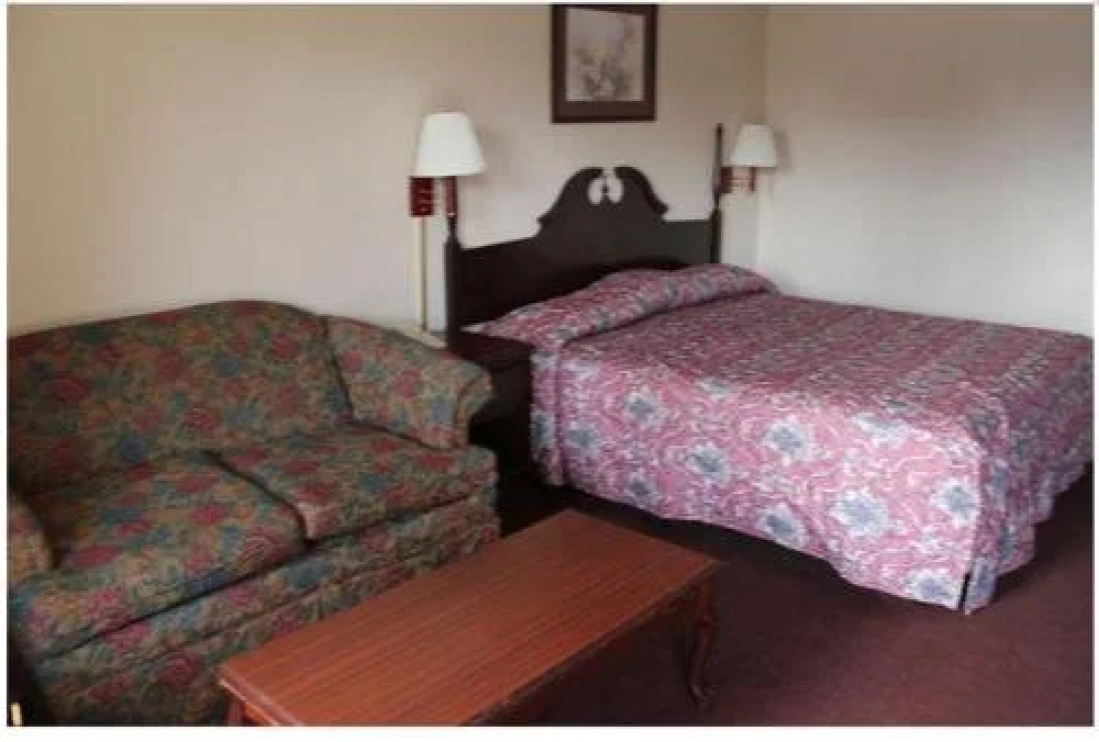 Studio 9 Inn & Suites