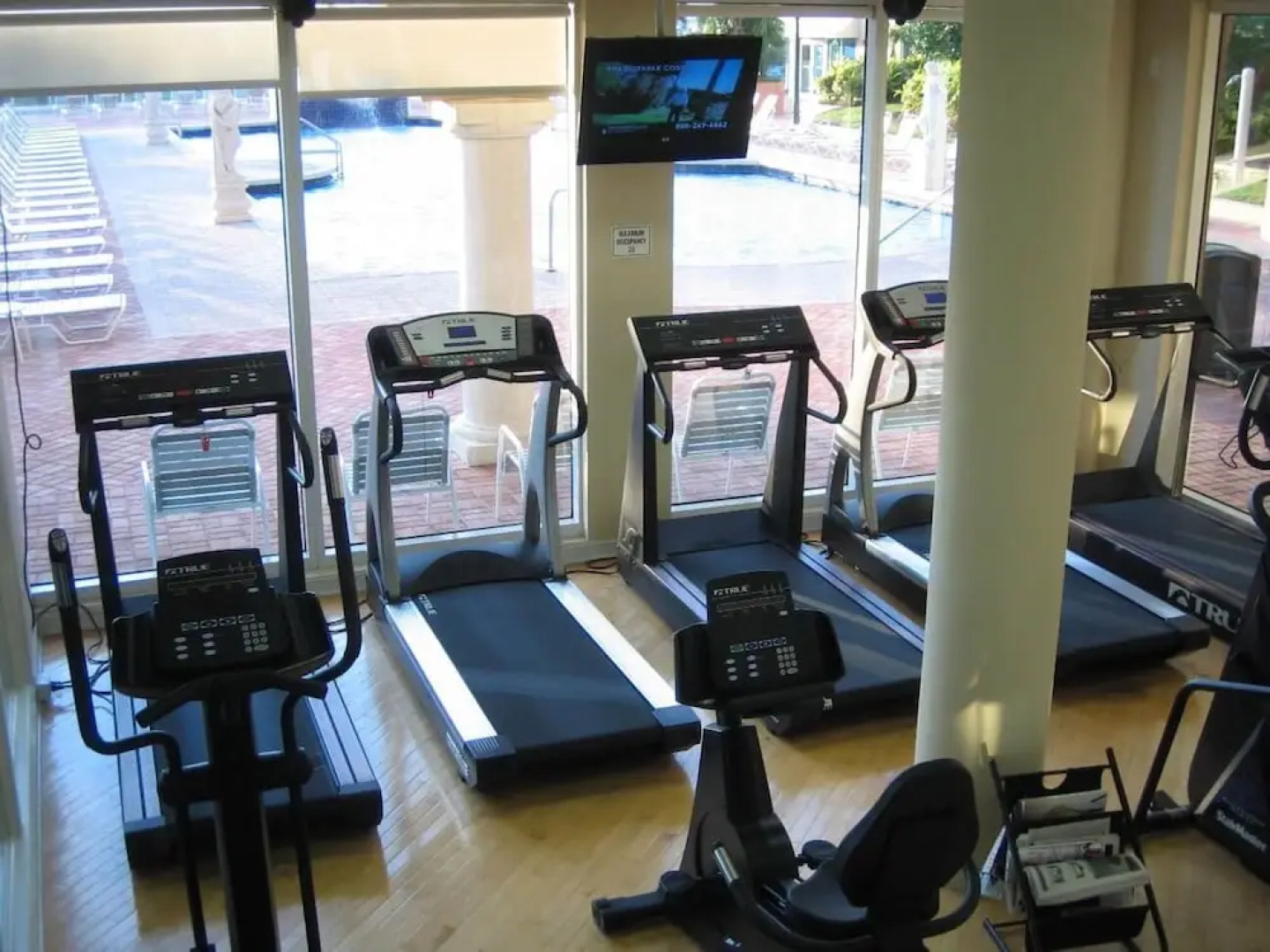 Churchill Suites Intracoastal Yacht Club